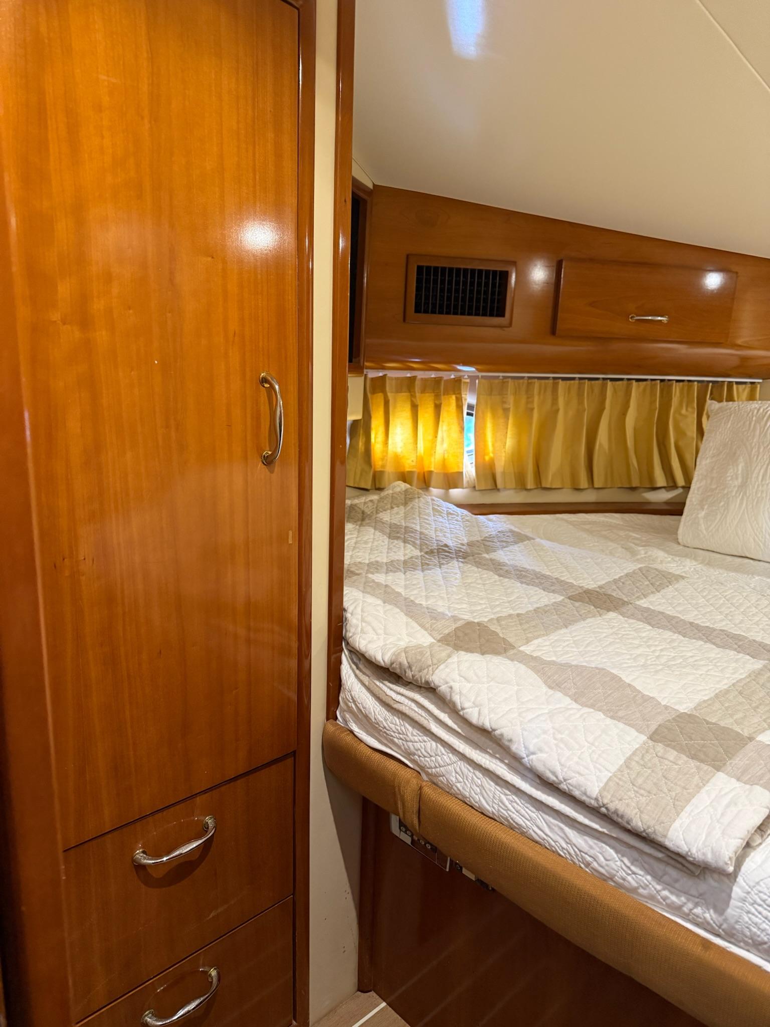 2004-carver-motor-yacht-power-9722265-975471584-0-200320250625-32