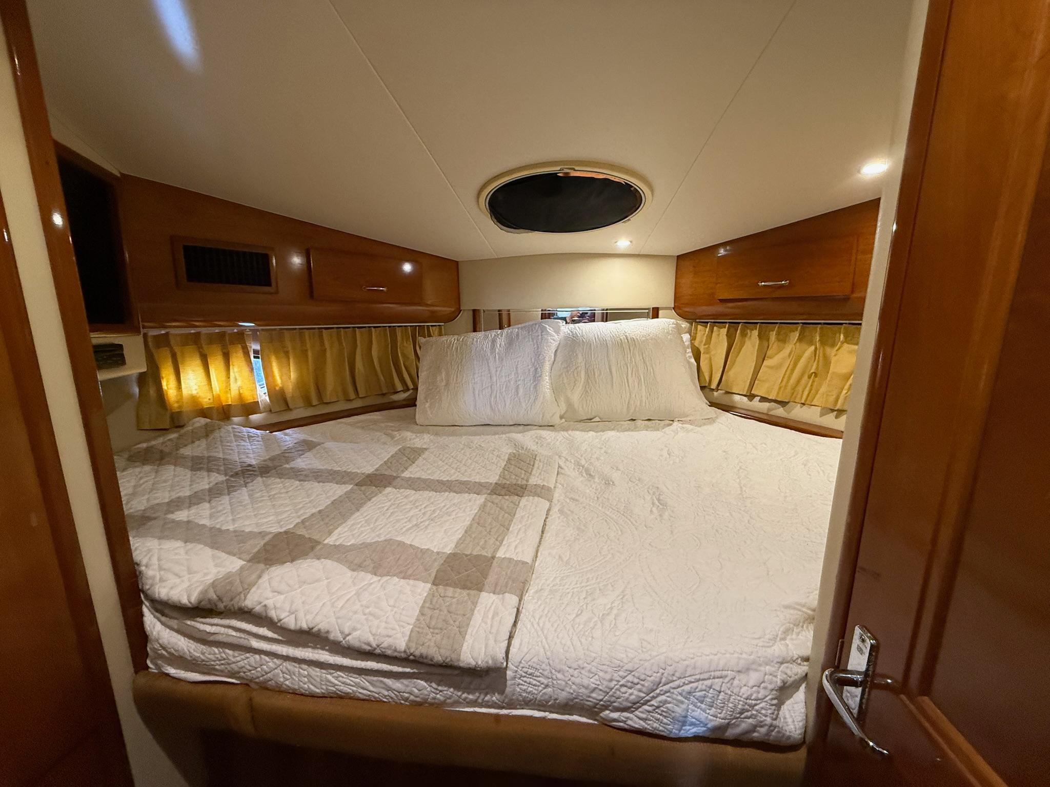 2004-carver-motor-yacht-power-9722265-975471585-0-200320250625-33
