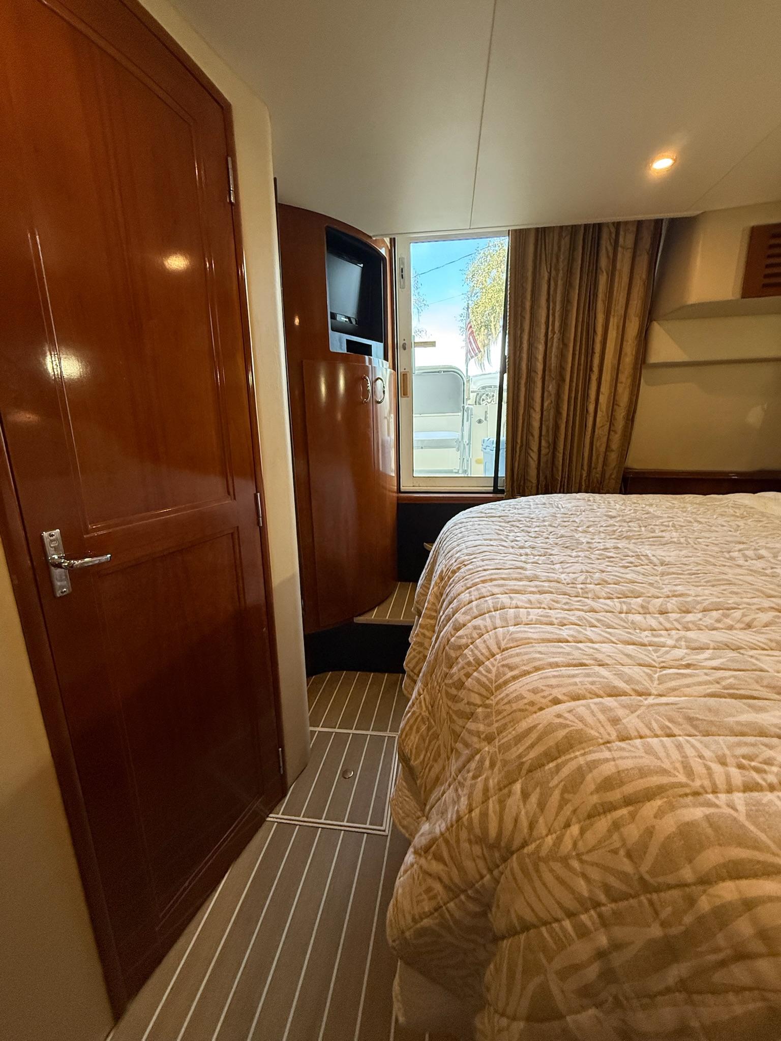 2004-carver-motor-yacht-power-9722265-975471589-0-200320250625-37