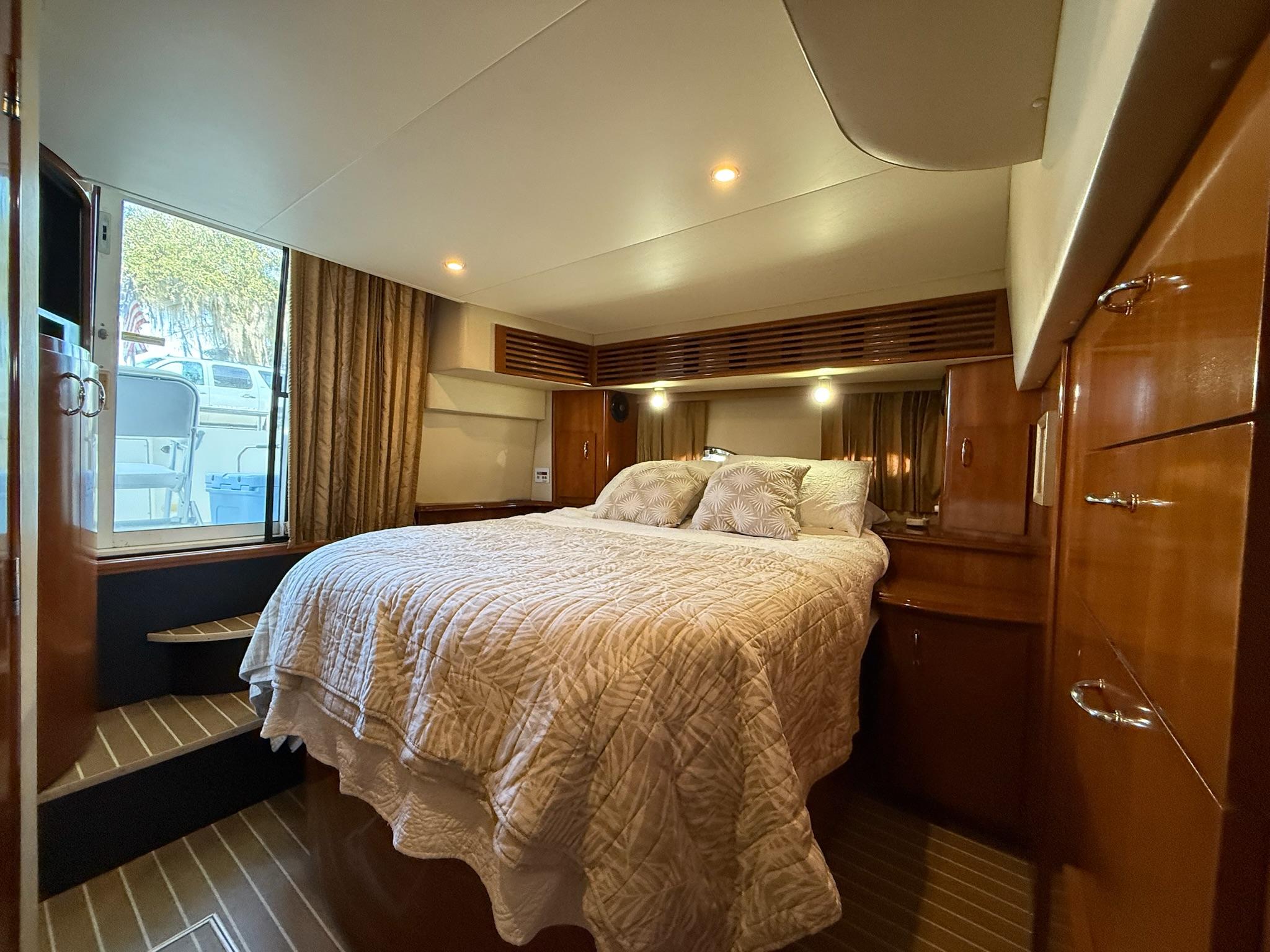 2004-carver-motor-yacht-power-9722265-975471590-0-200320250625-38