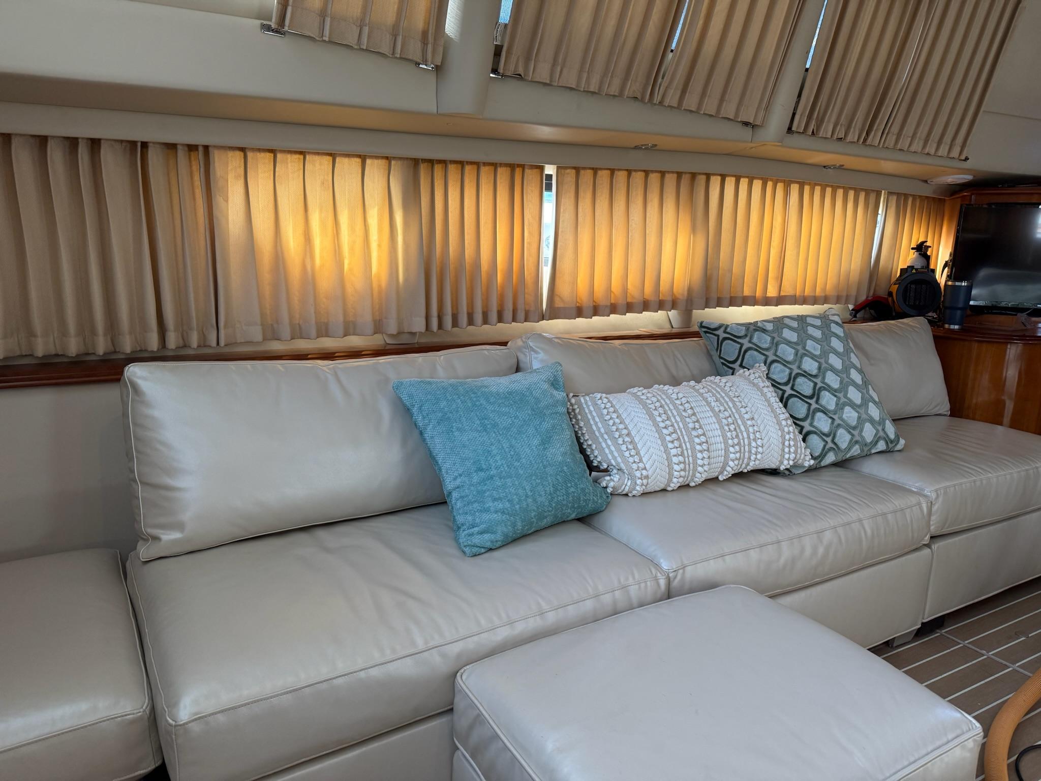 2004-carver-motor-yacht-power-9722265-975471591-0-200320250625-39