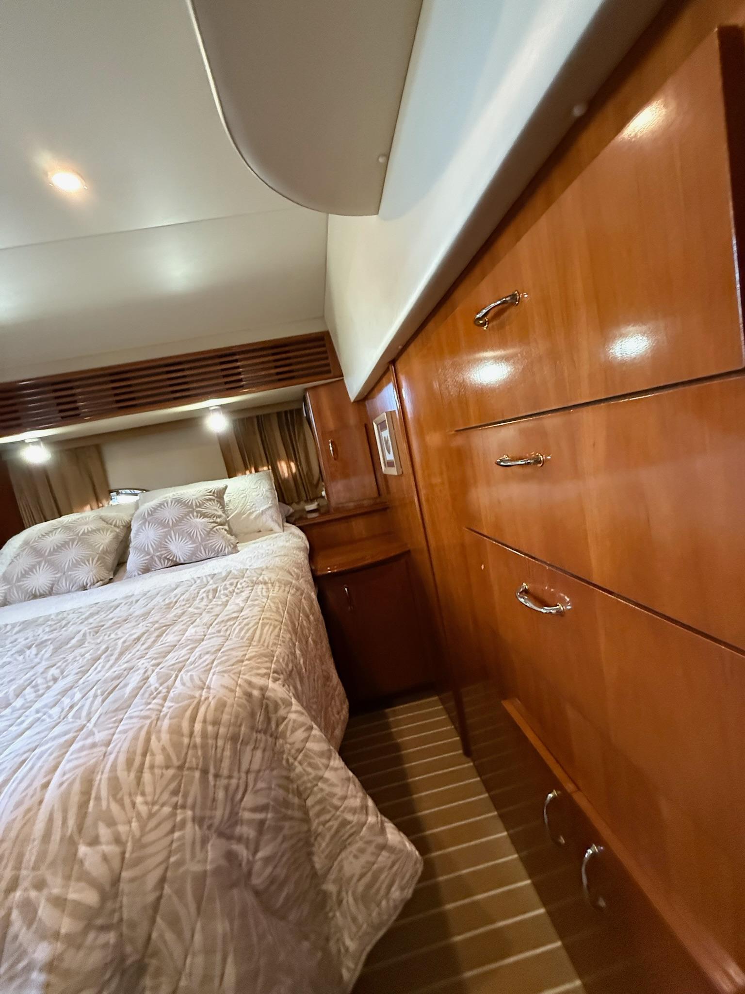 2004-carver-motor-yacht-power-9722265-975471592-0-200320250625-40