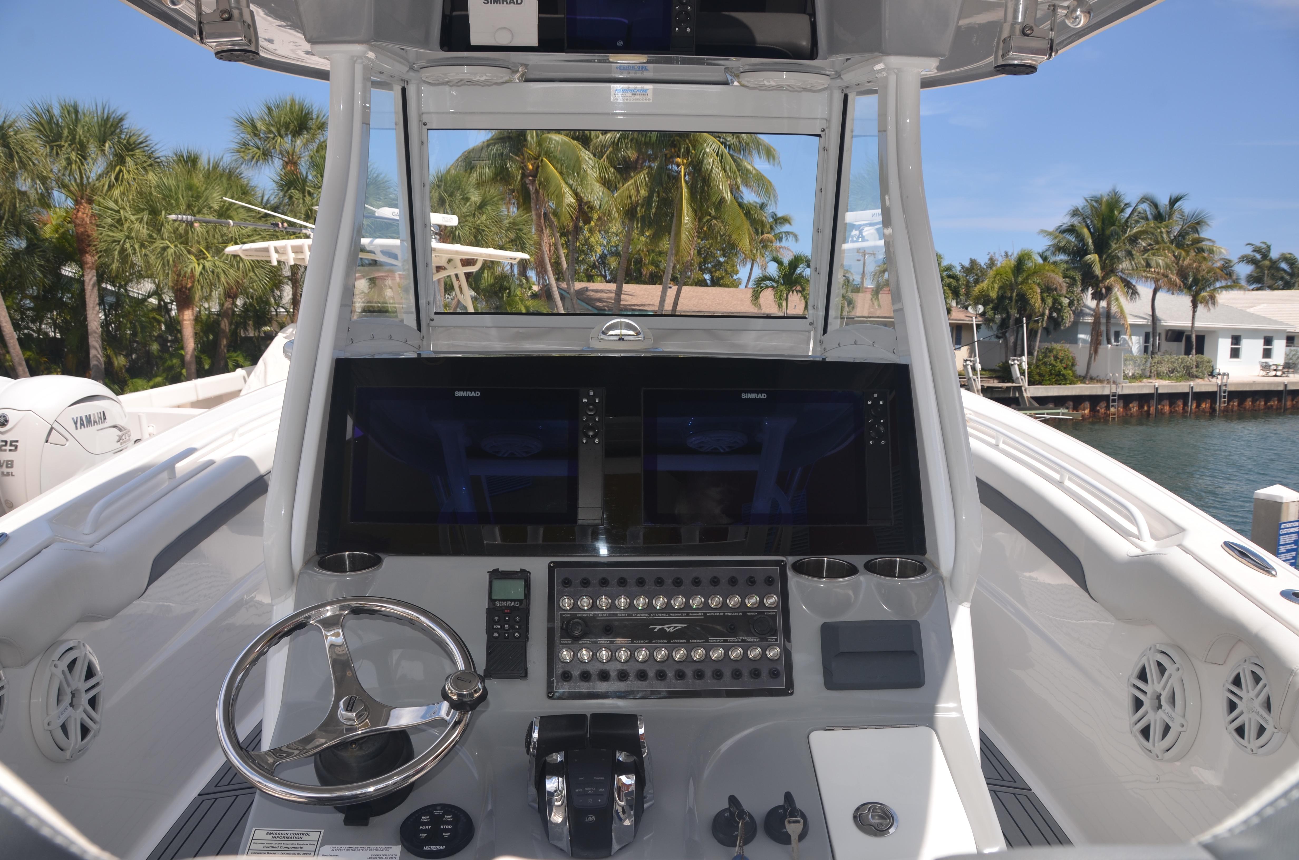 Tidewater 32 - Helm
