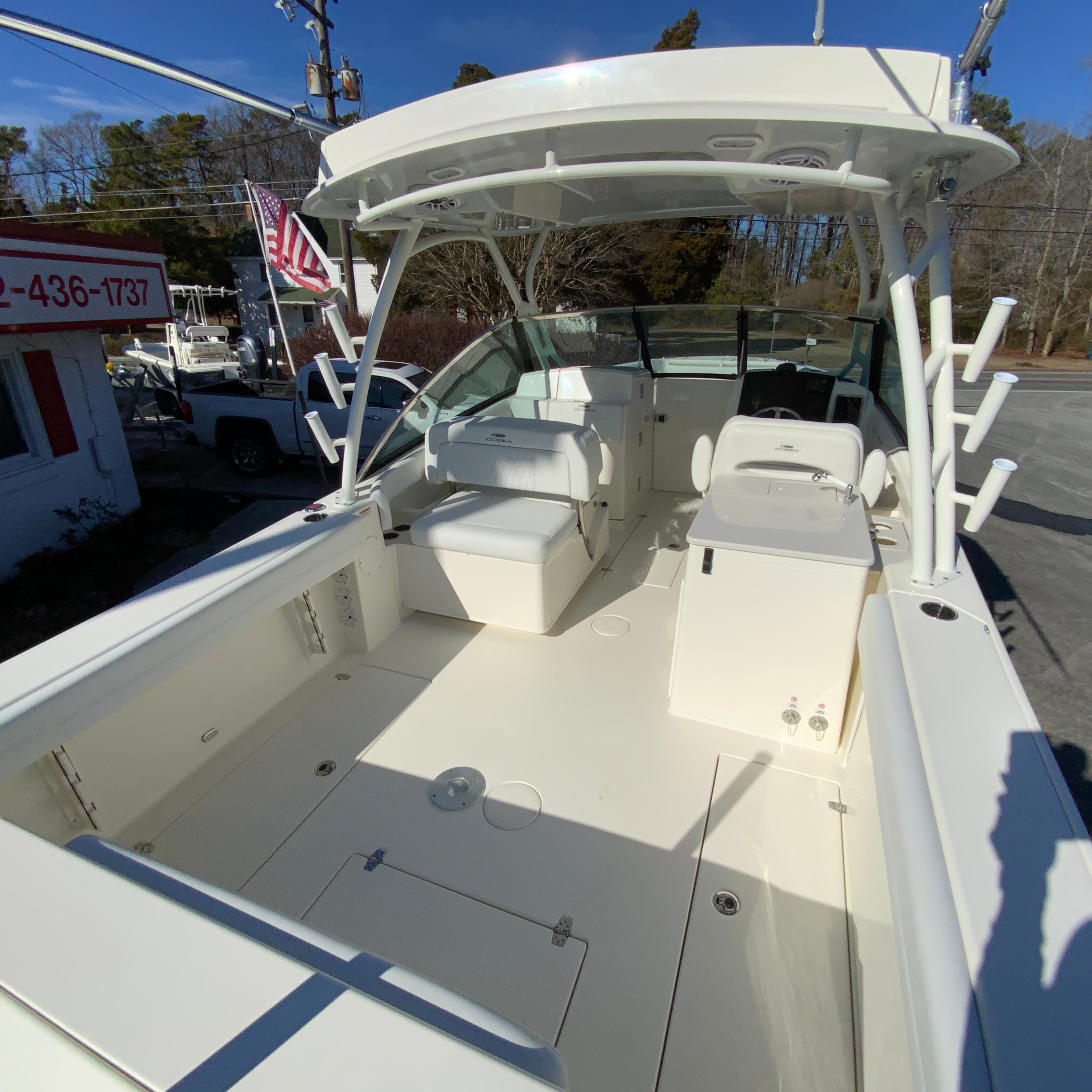 2025 Cobia 280 Dual Console-12