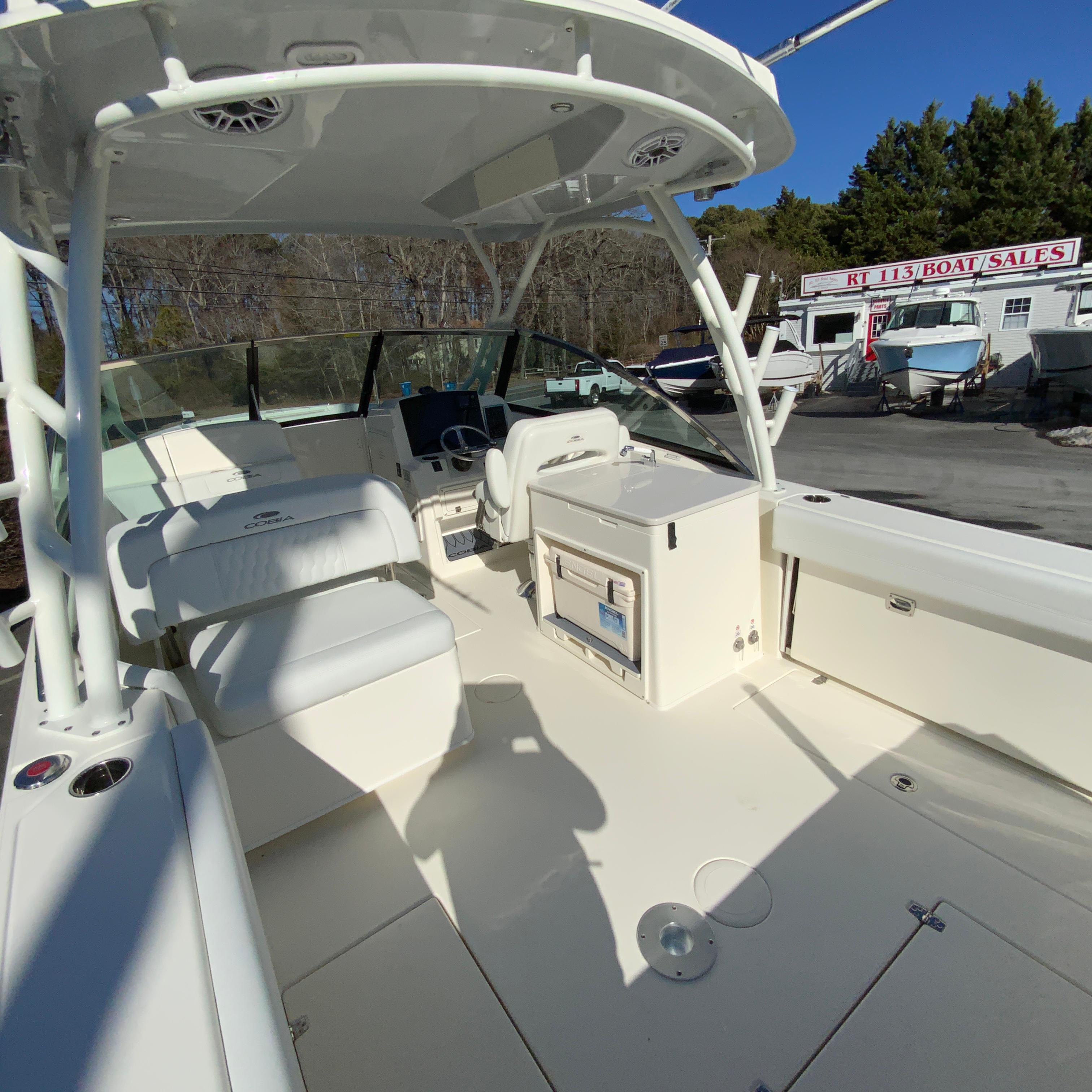 2025 Cobia 280 Dual Console-13