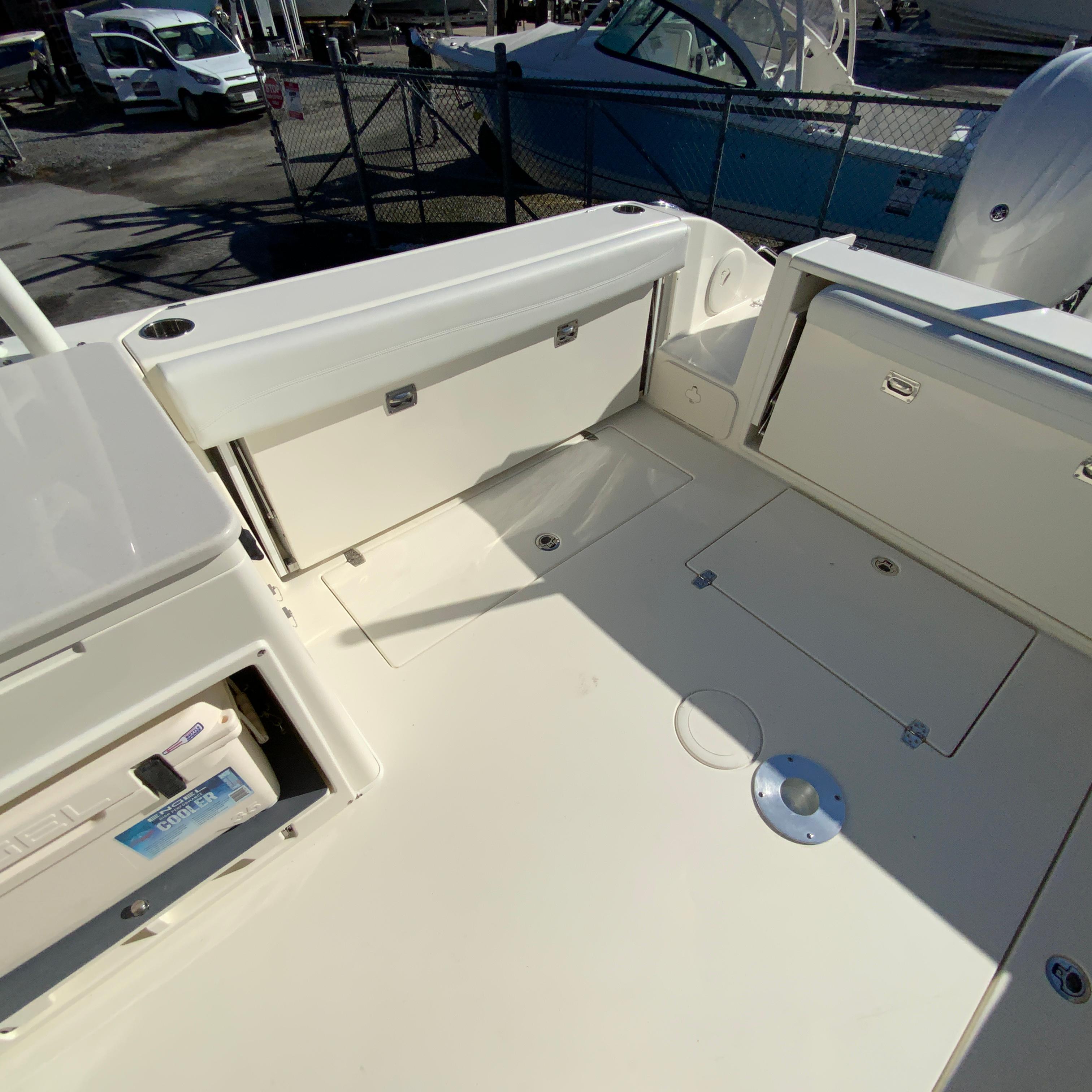 2025 Cobia 280 Dual Console-14