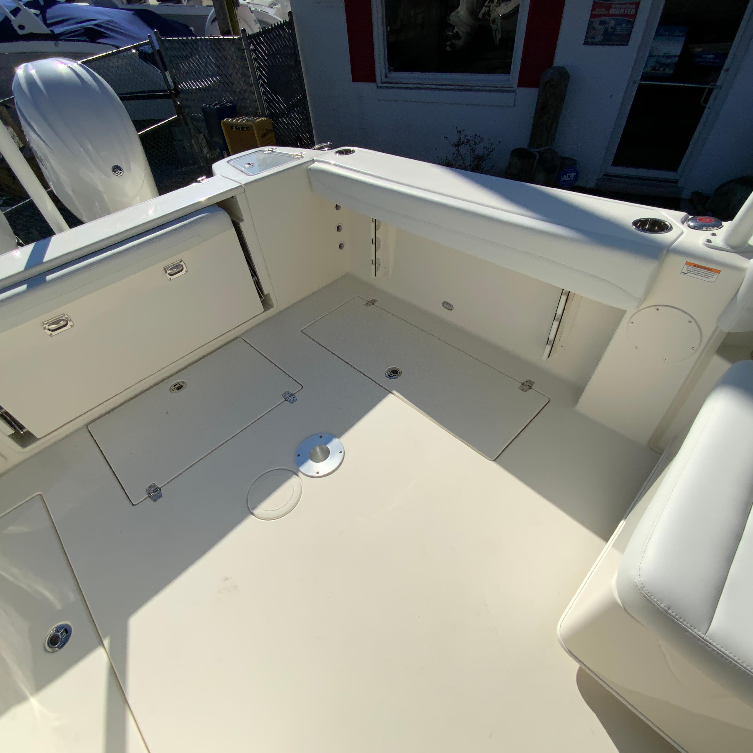 2025 Cobia 280 Dual Console-15