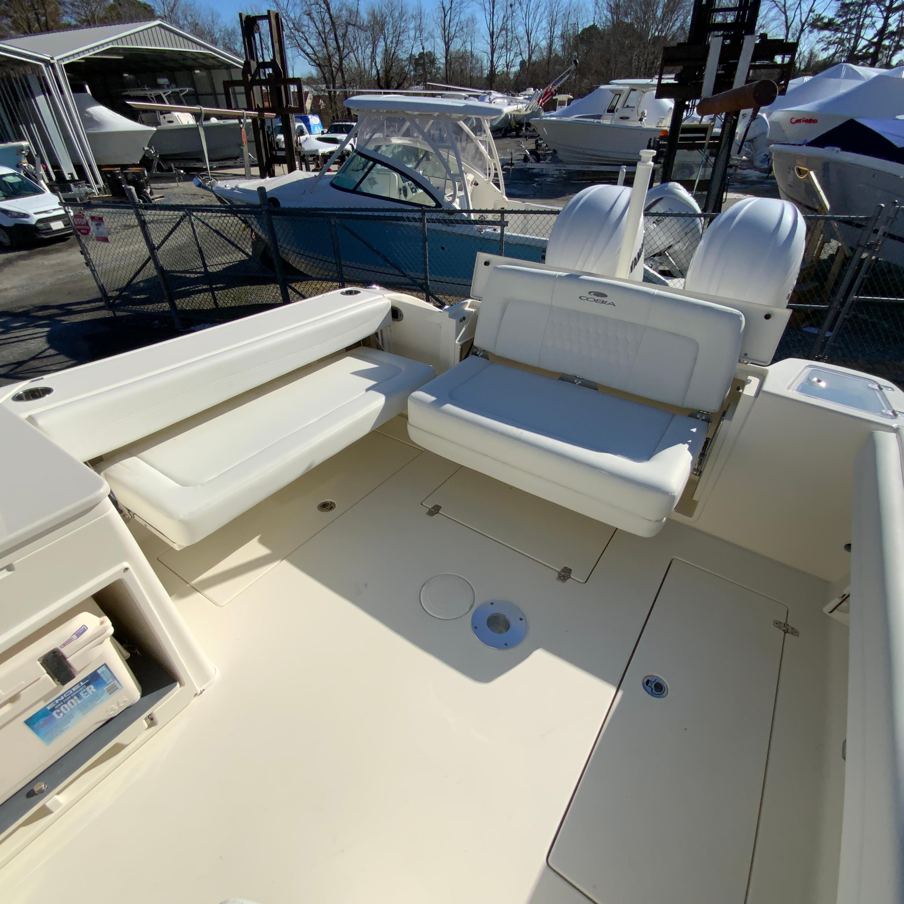 2025 Cobia 280 Dual Console-16