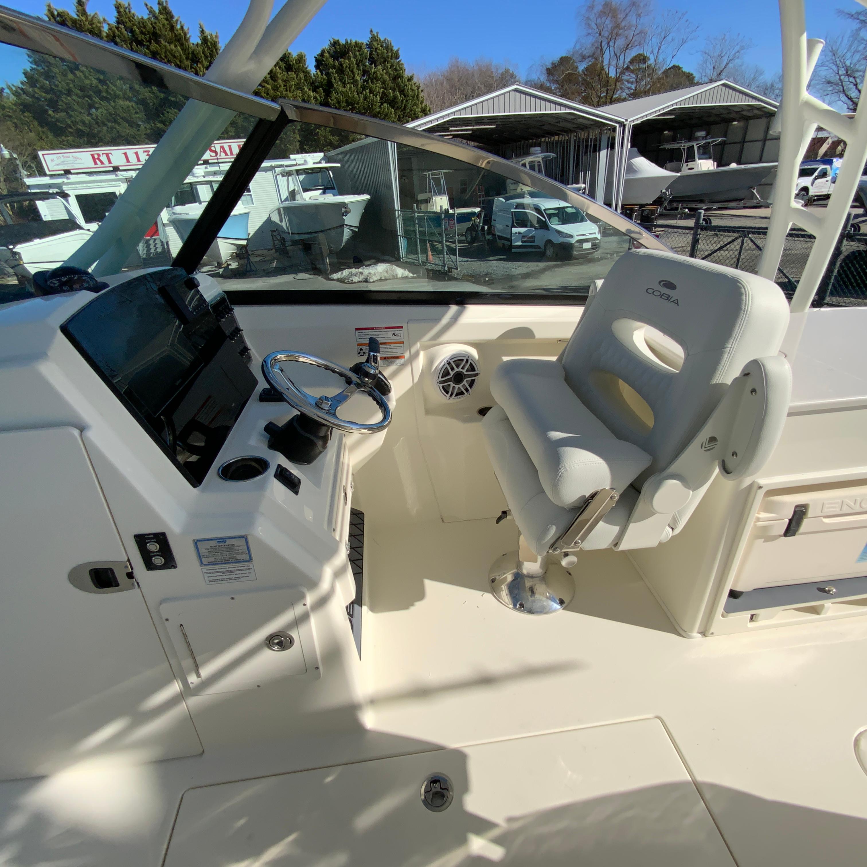 2025 Cobia 280 Dual Console-26