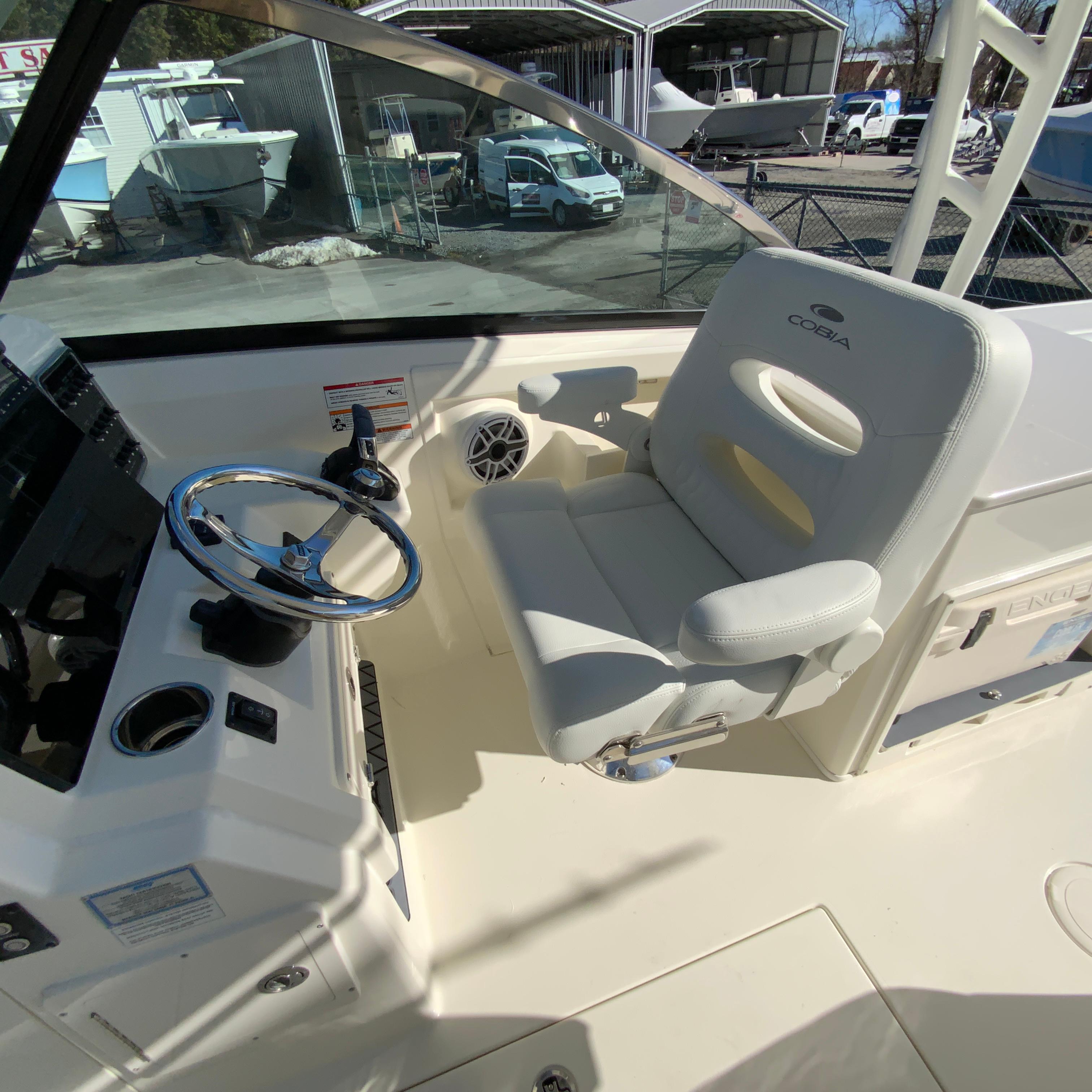 2025 Cobia 280 Dual Console-27