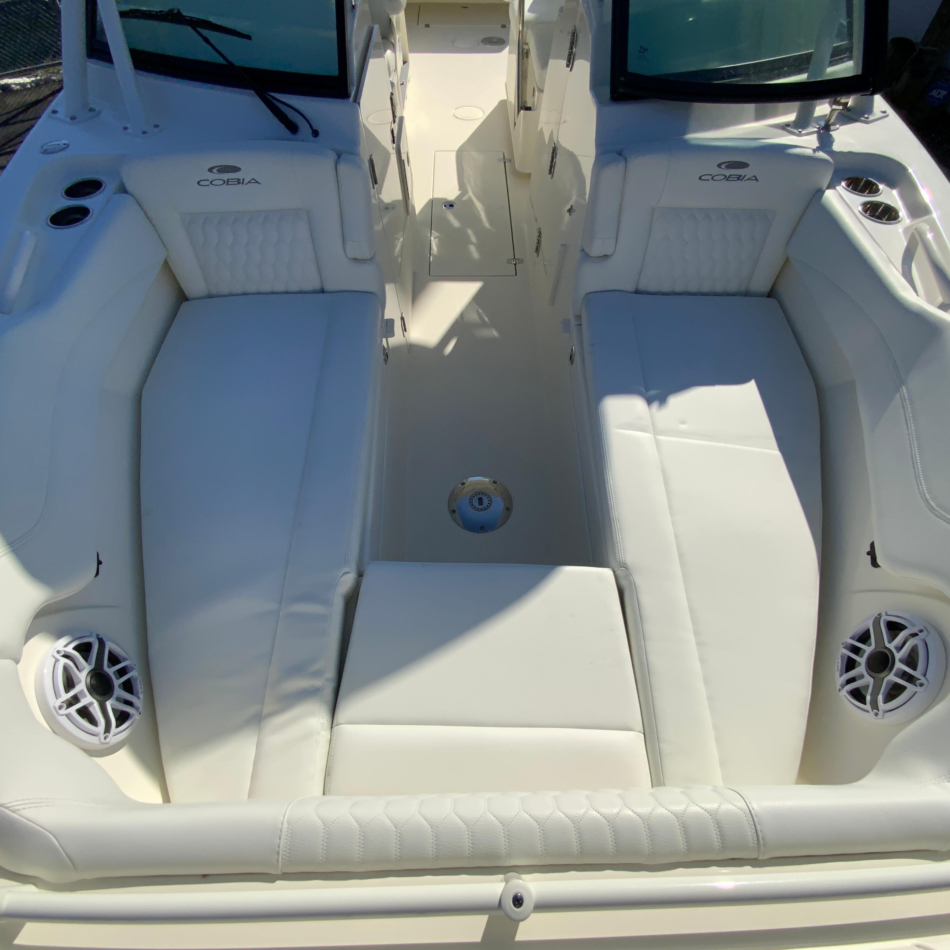 2025 Cobia 280 Dual Console-35