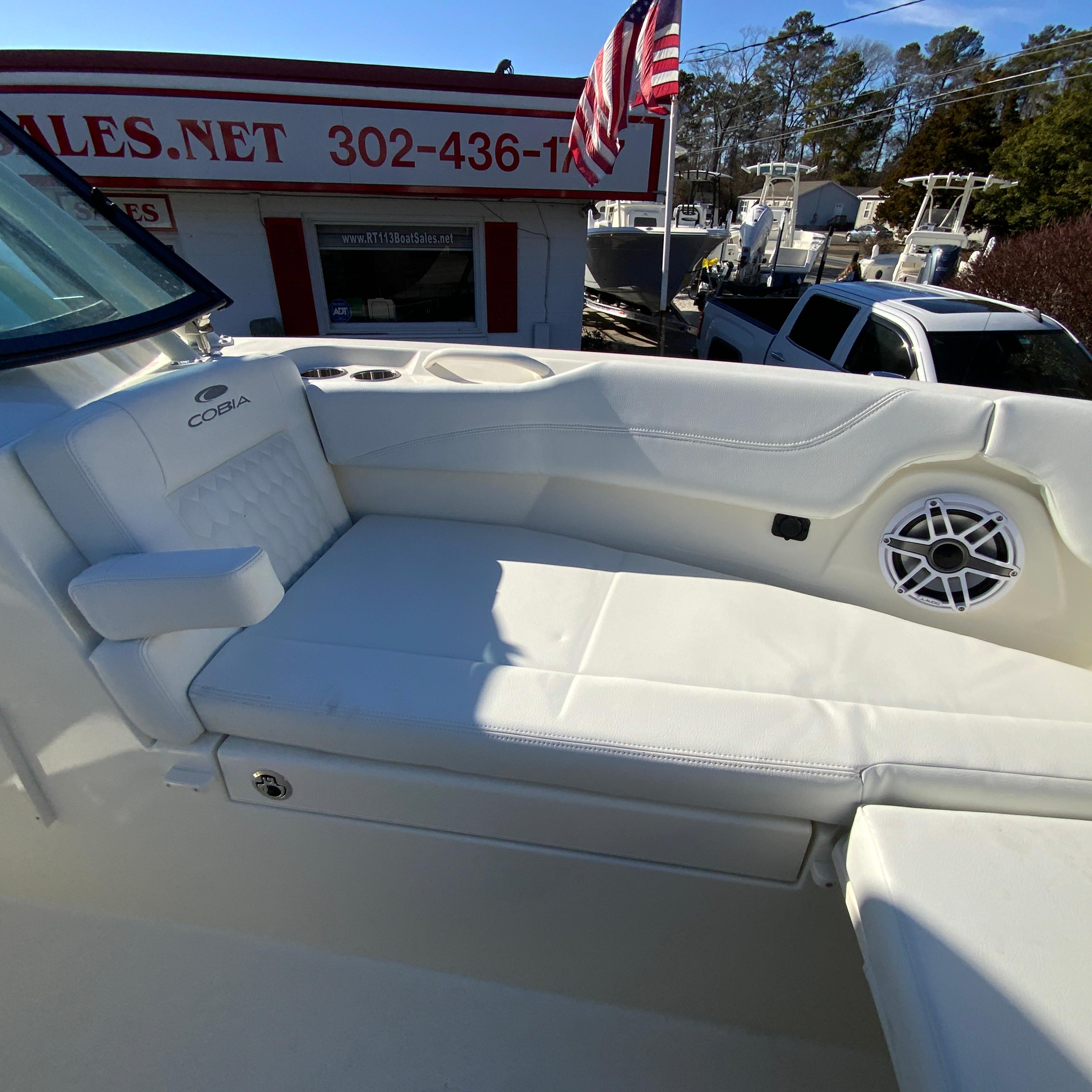 2025 Cobia 280 Dual Console-36