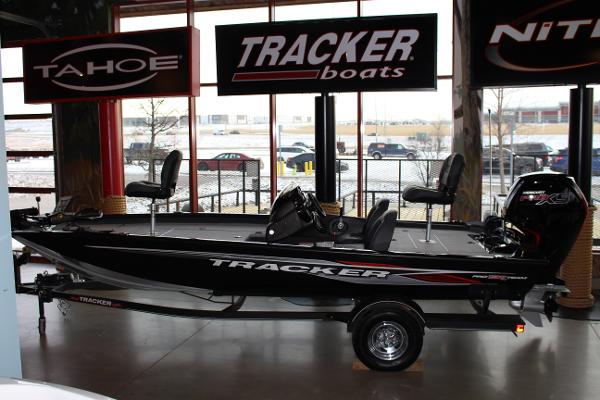 2022 Tracker Boats boat for sale, model of the boat is Pro Team 190 TX & Image # 1 of 8