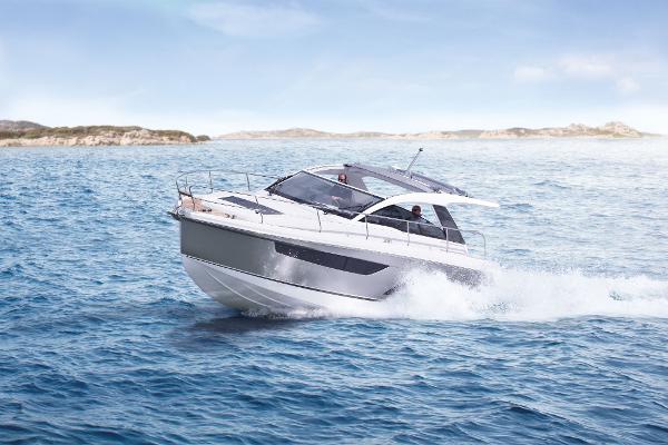 Sealine S335