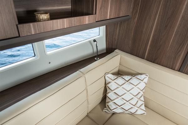 Sealine S330