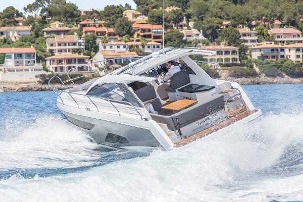 Sealine S335
