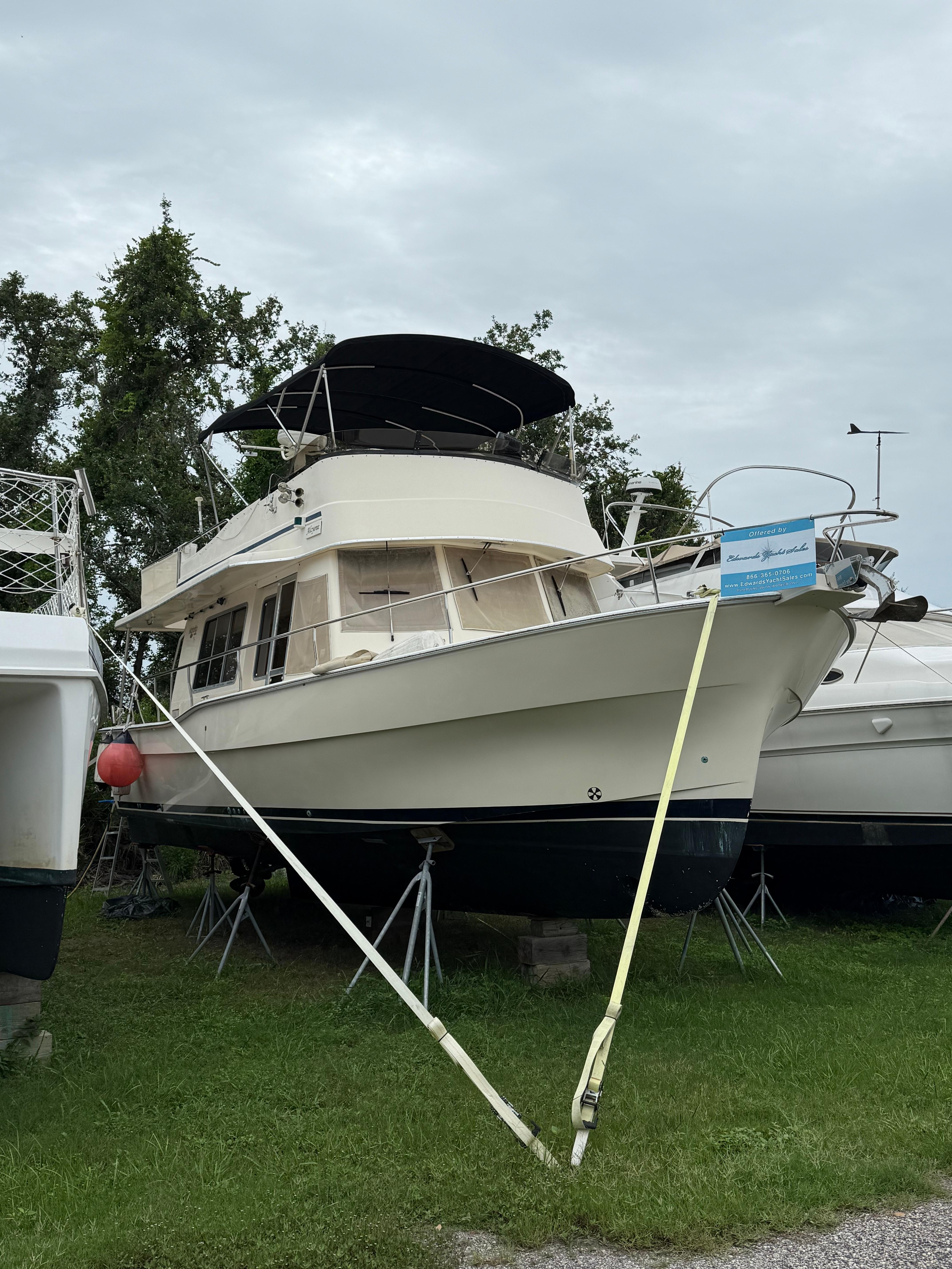 Photo of 2005 Mainship 40'