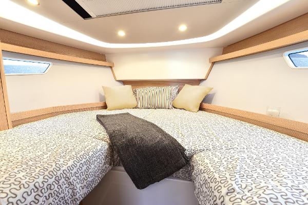 Sealine S335v