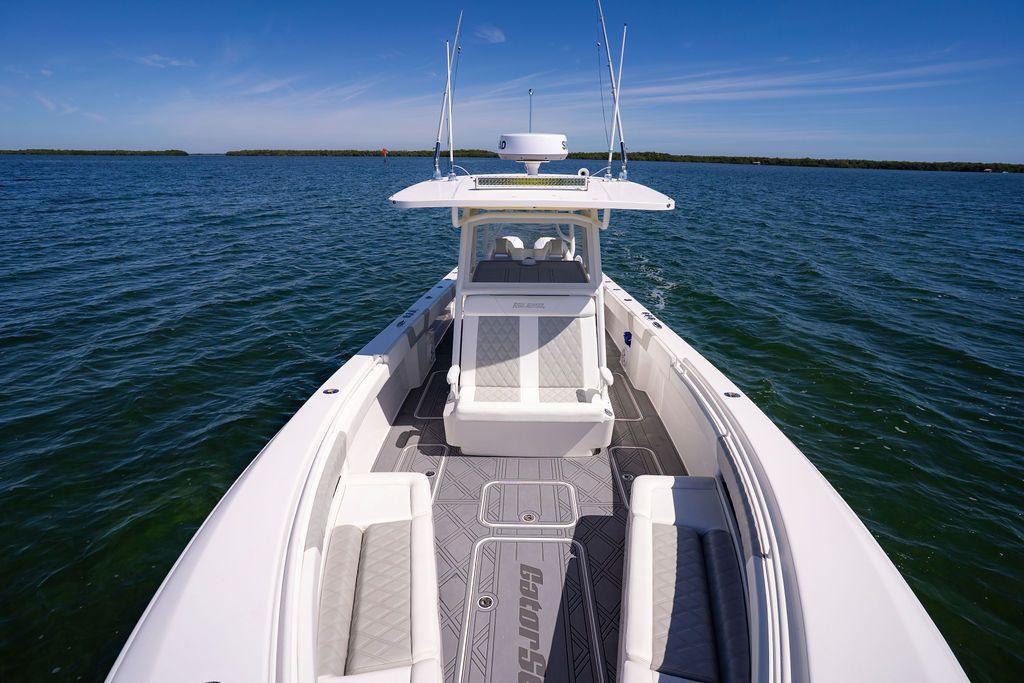 2024-reef-runner-340-power-9712315-20250311190650777-1_XLARGE