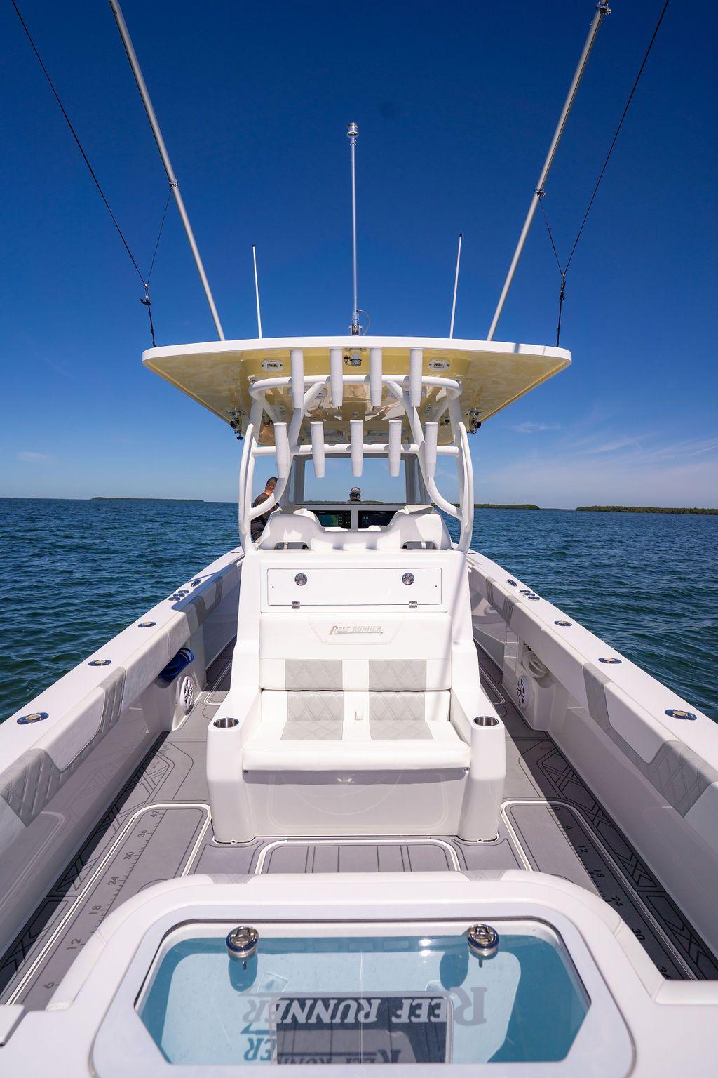2024-reef-runner-340-power-9712315-20250311190713856-1_XLARGE