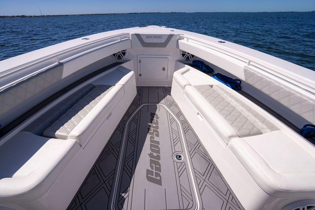 2024-reef-runner-340-power-9712315-20250311191025283-1_XLARGE