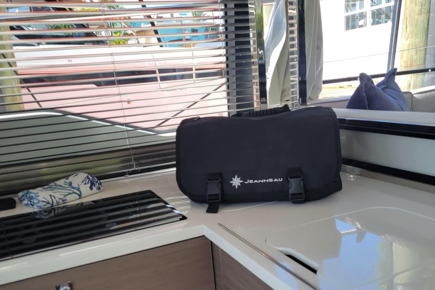 2025 Jeanneau