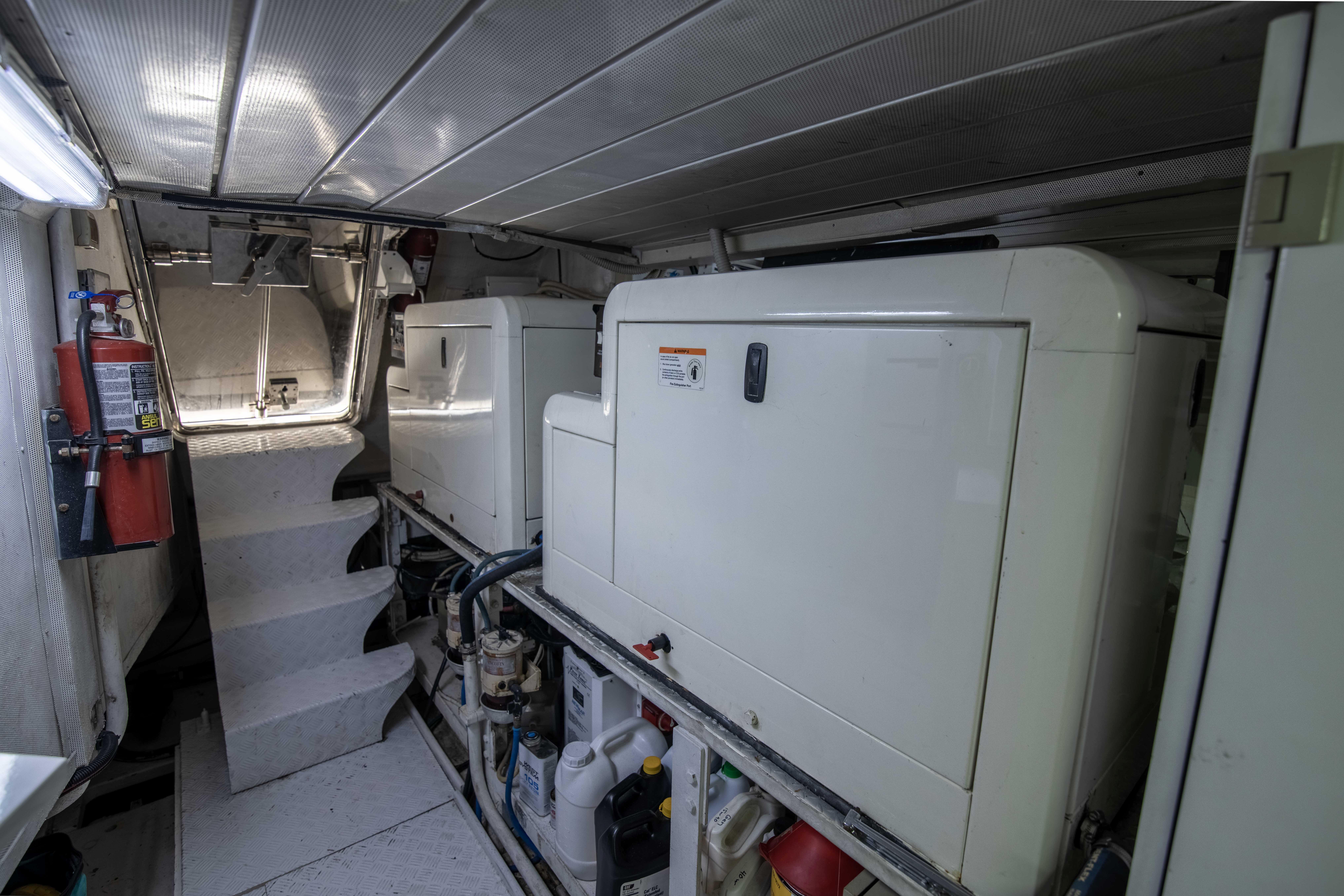 Azimut 80 Enchanted Lady - Engine Room