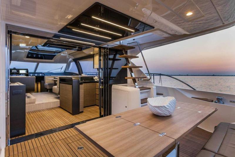 2017 Ferretti Yachts 550