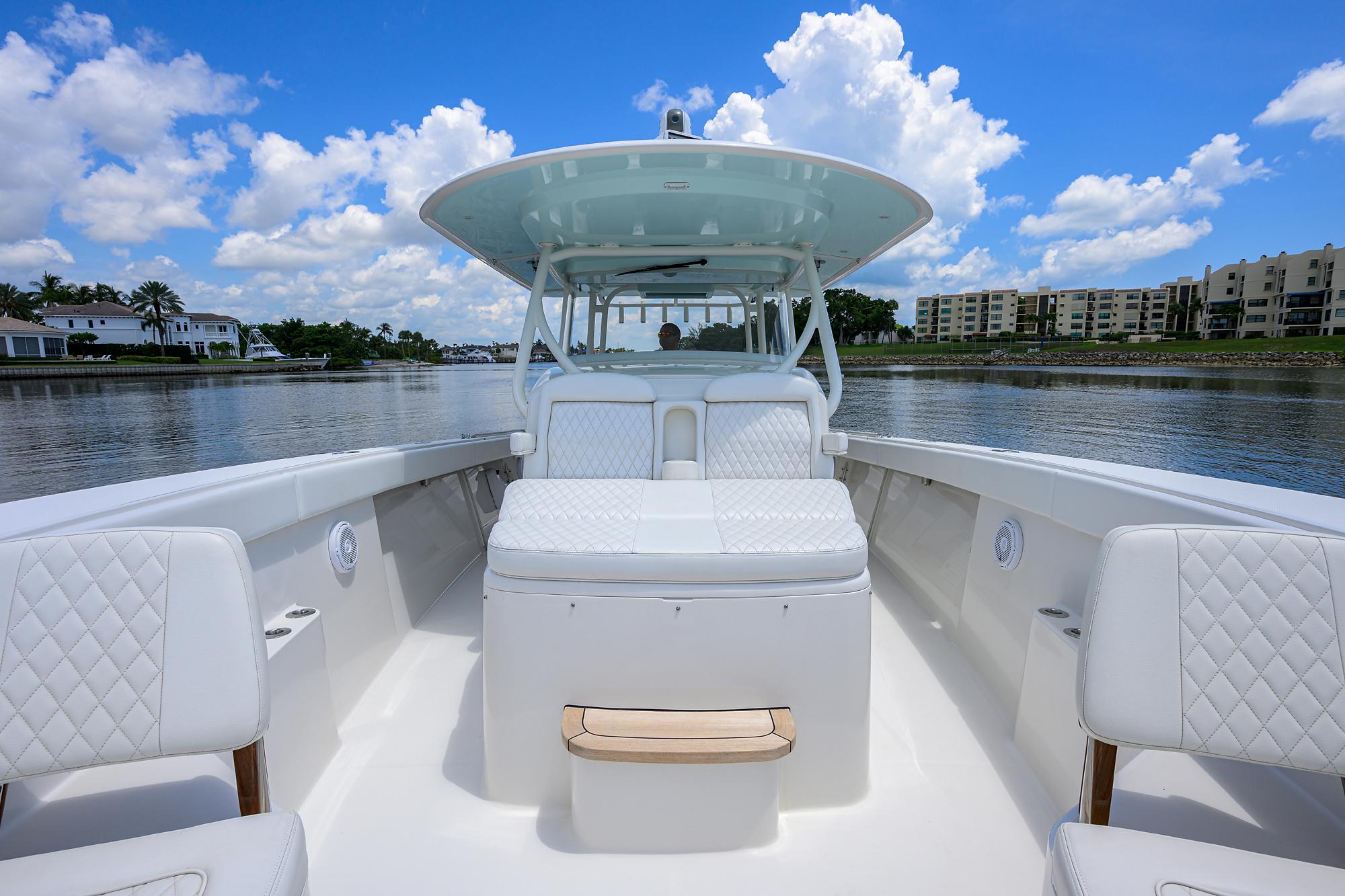 43 Jupiter 2019 Yacht Photos Pics Jupiter 43 No Name - Forward Console Seating