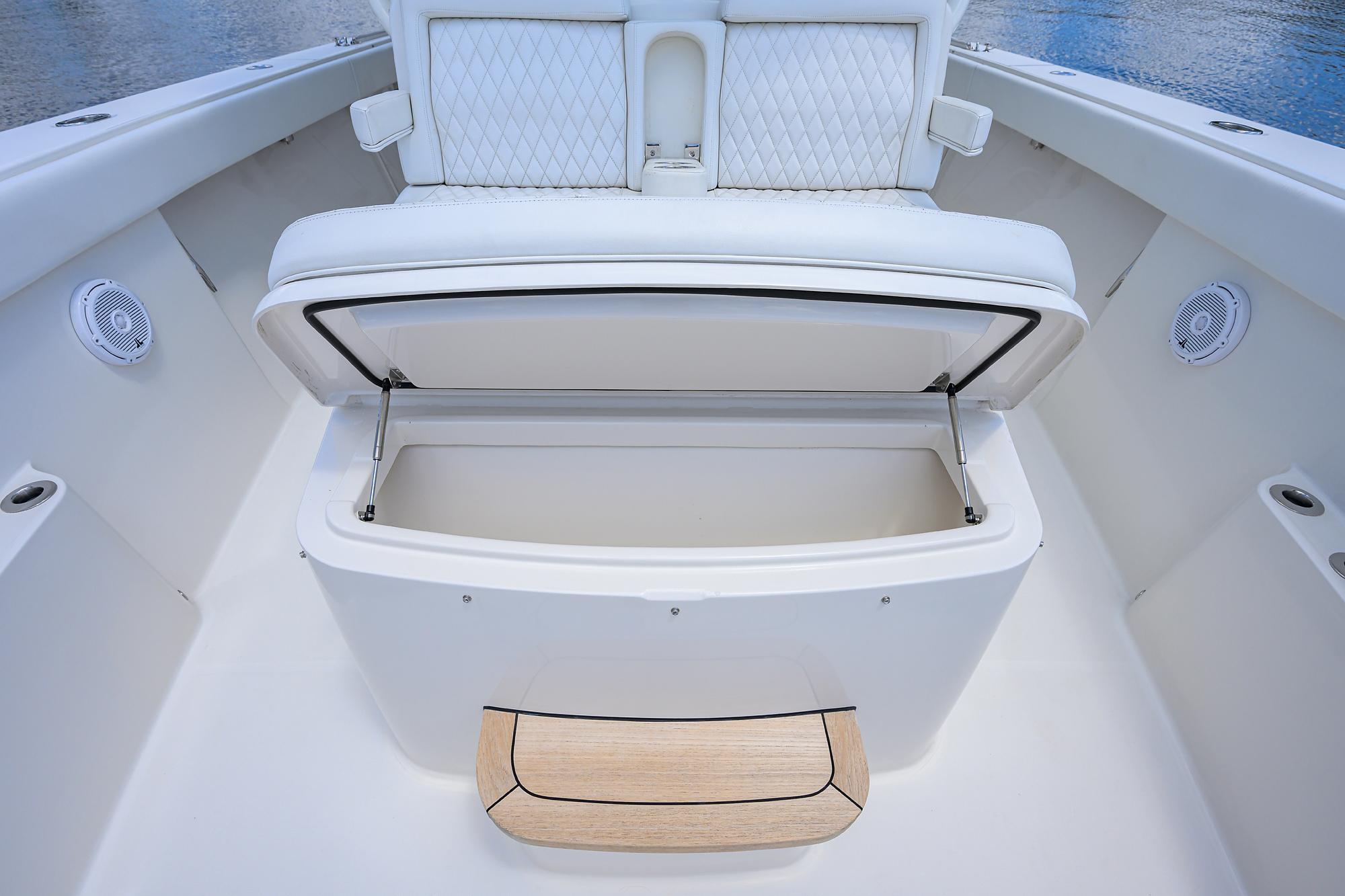 43 Jupiter 2019 Yacht Photos Pics Jupiter 43 No Name - Storage Below Seat