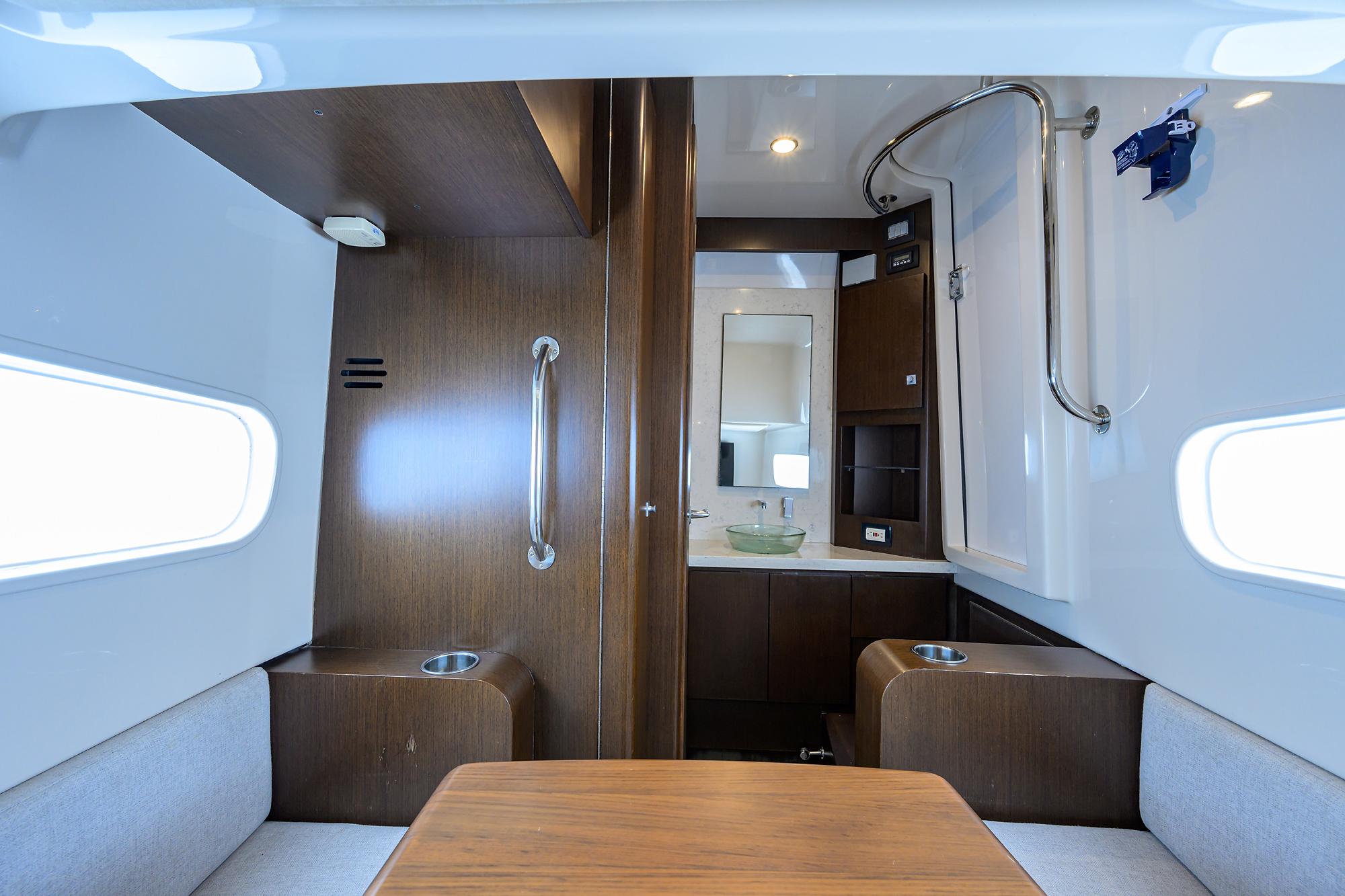 Jupiter 43 No Name - Cabin, Port and Starboard Seating, TV, Table
