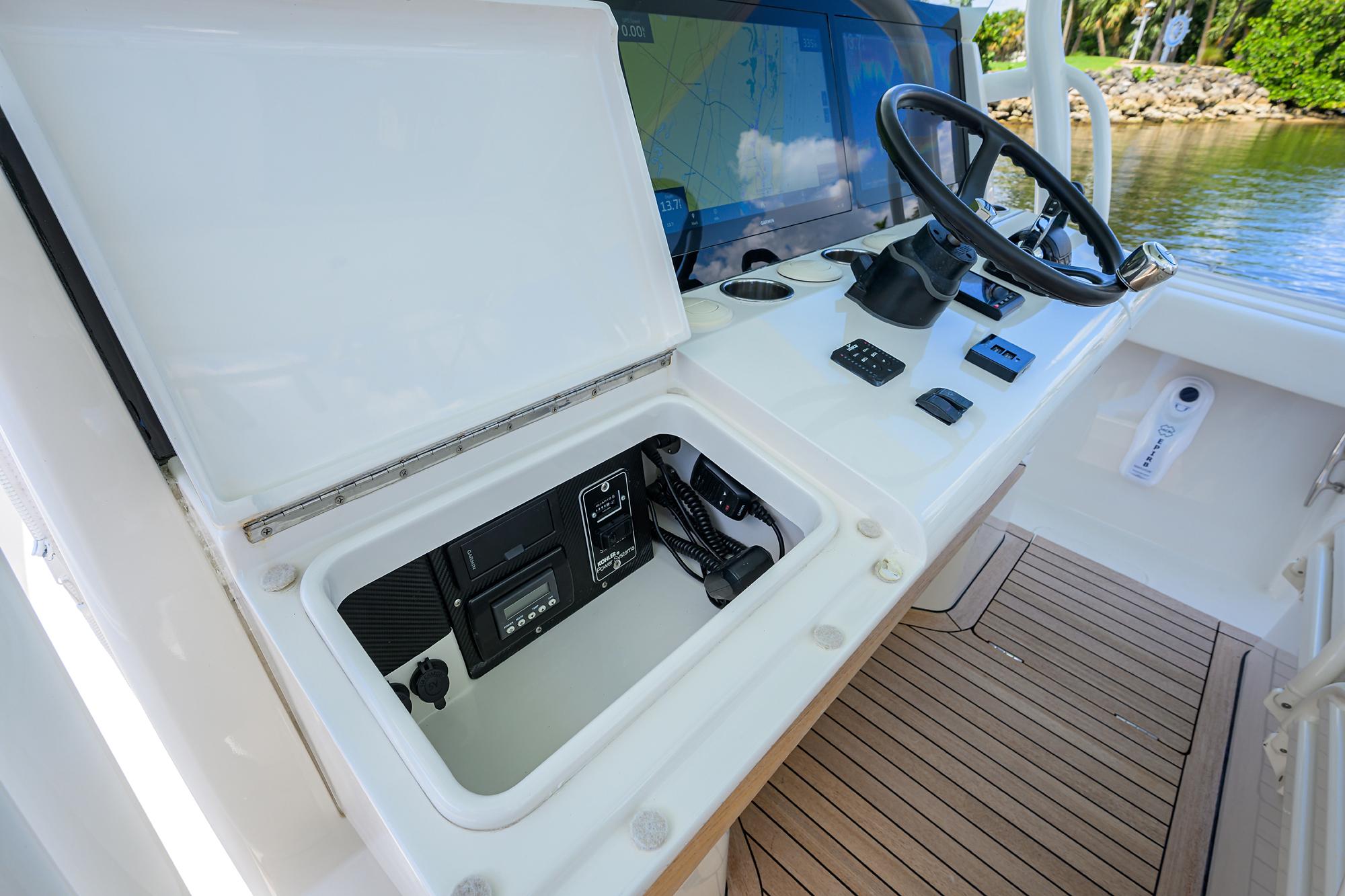 43 Jupiter 2019 Yacht Photos Pics Jupiter 43 No Name - Helm Electronics