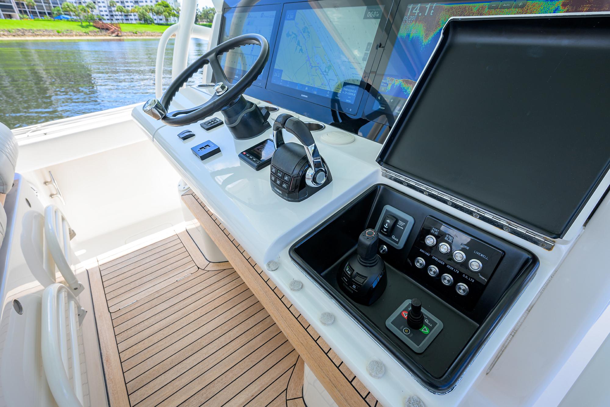 43 Jupiter 2019 Yacht Photos Pics Jupiter 43 No Name - Helm Electronics