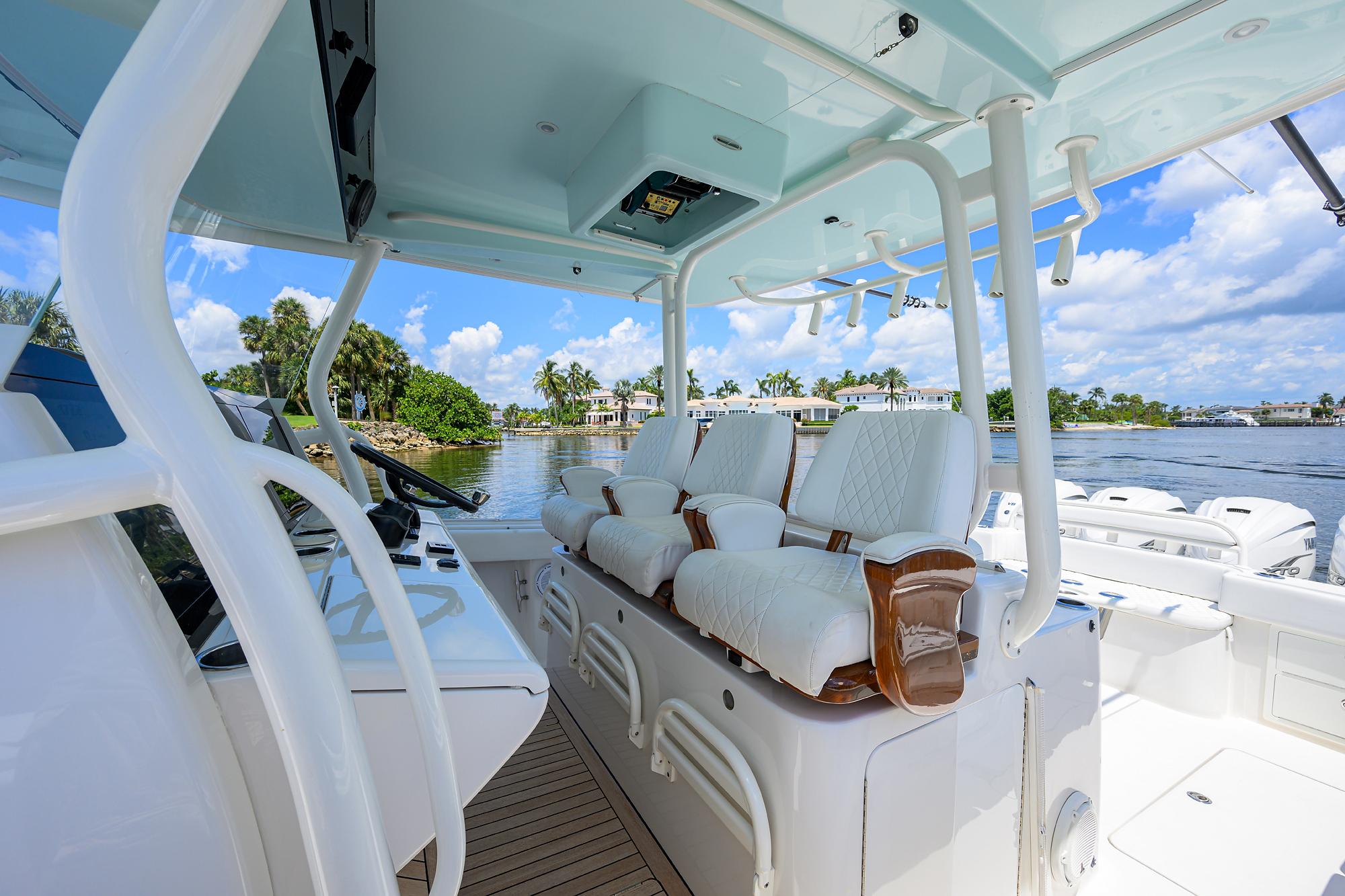 43 Jupiter 2019 Yacht Photos Pics Jupiter 43 No Name - Helm Seating