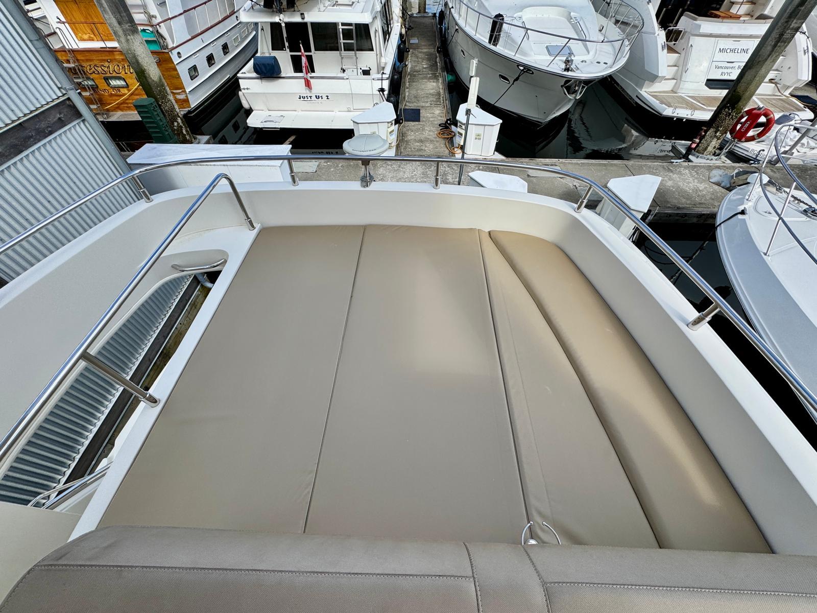 2016-carver-c40-command-bridge-power-9712334-20250516145007559-1_XLARGE