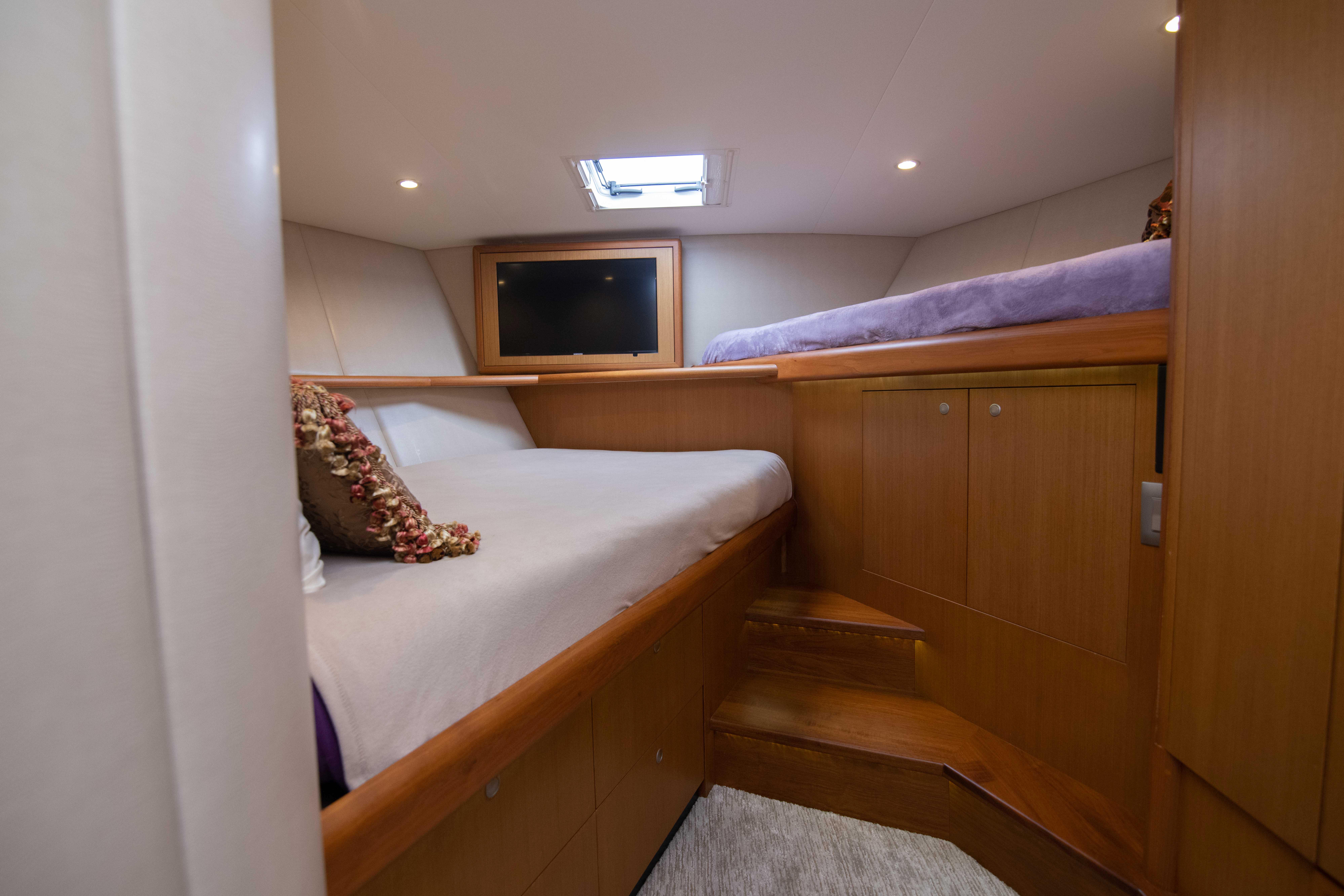 Viking 61 Lady Lorena-VIP Stateroom, Double Berth to Port, Single Berth to Starboard, TV