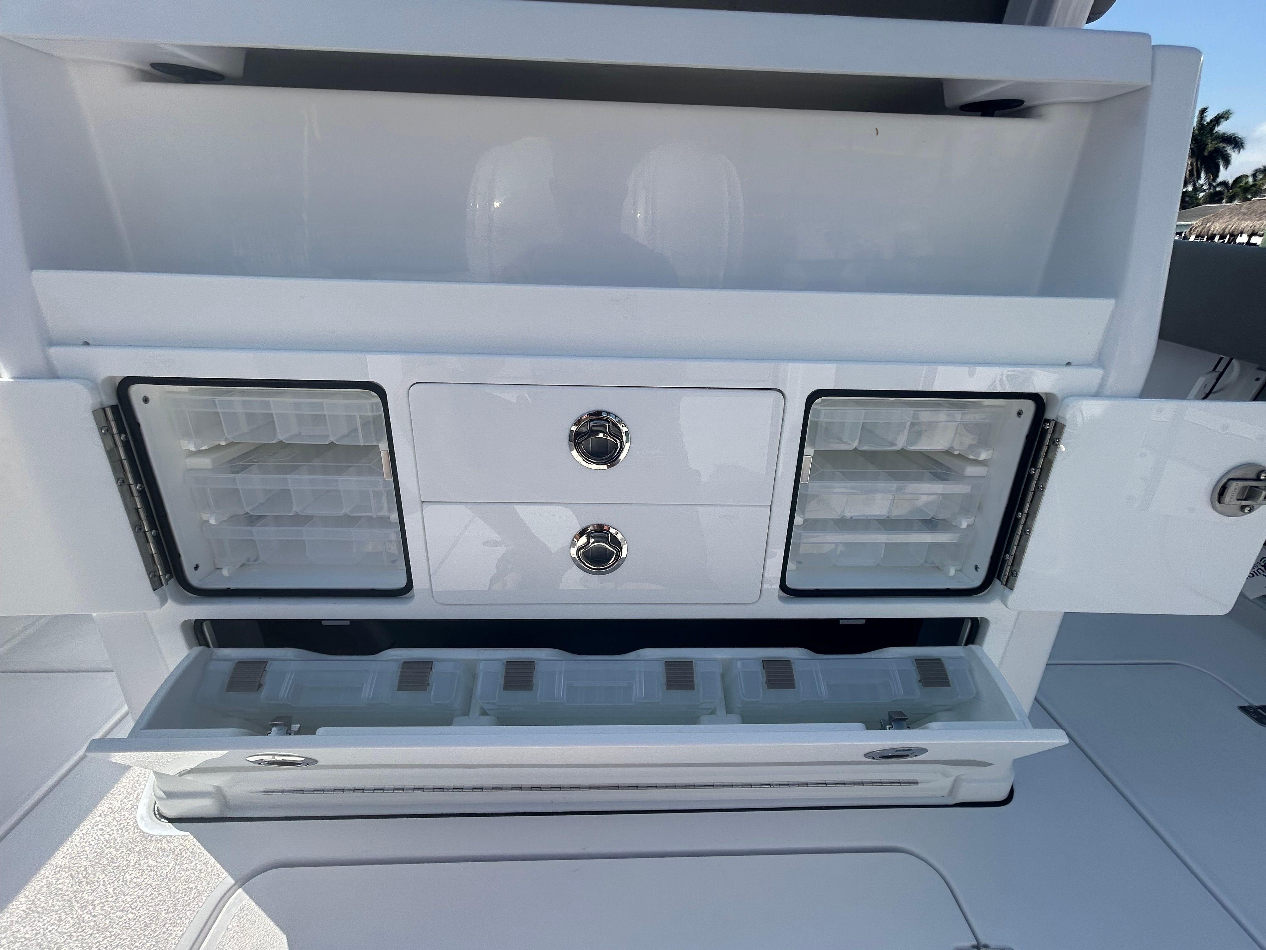 2025 32 Sportsman Open 322 Center Console