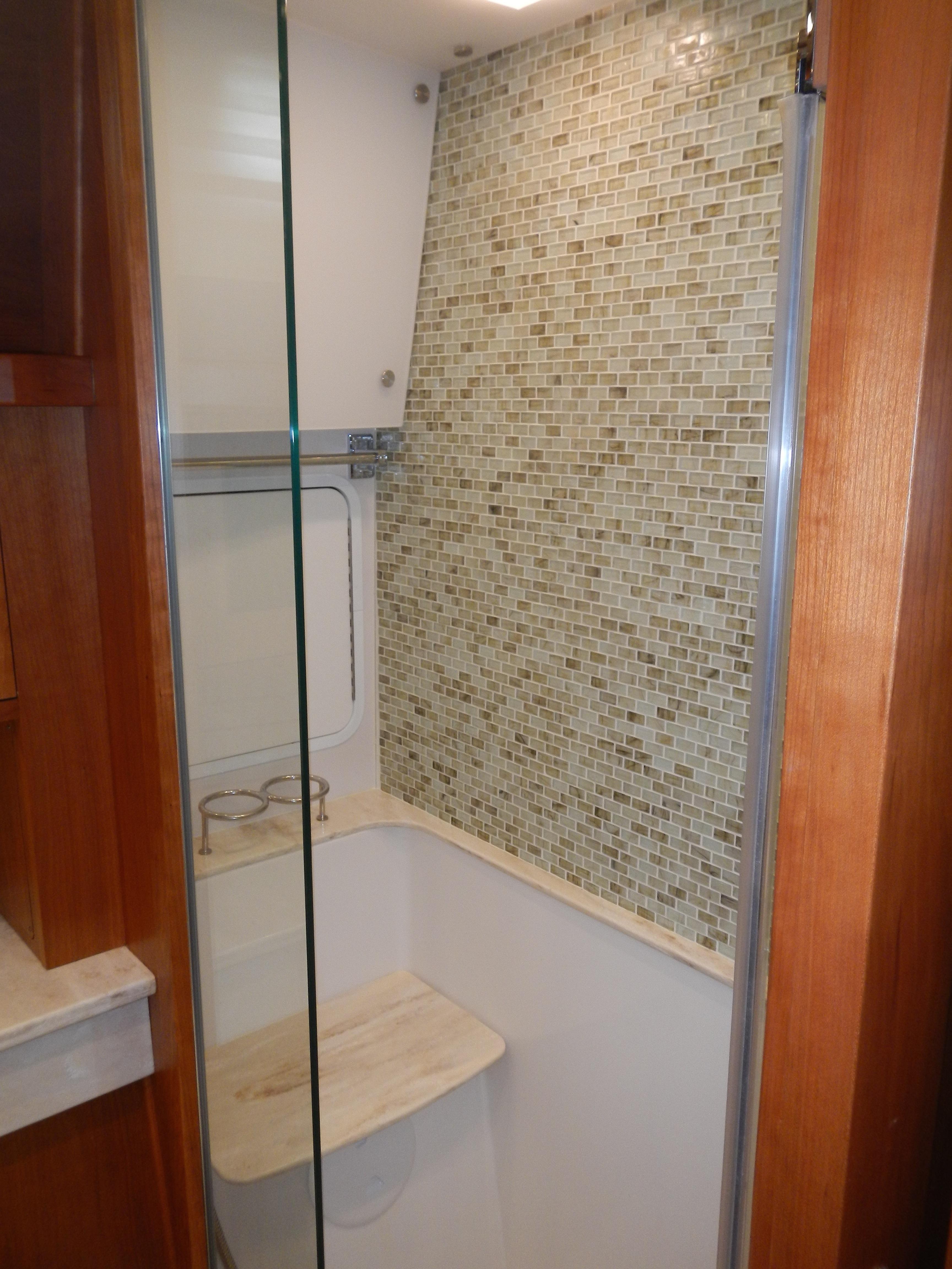 VIP Fwd Cabin / Head Shower