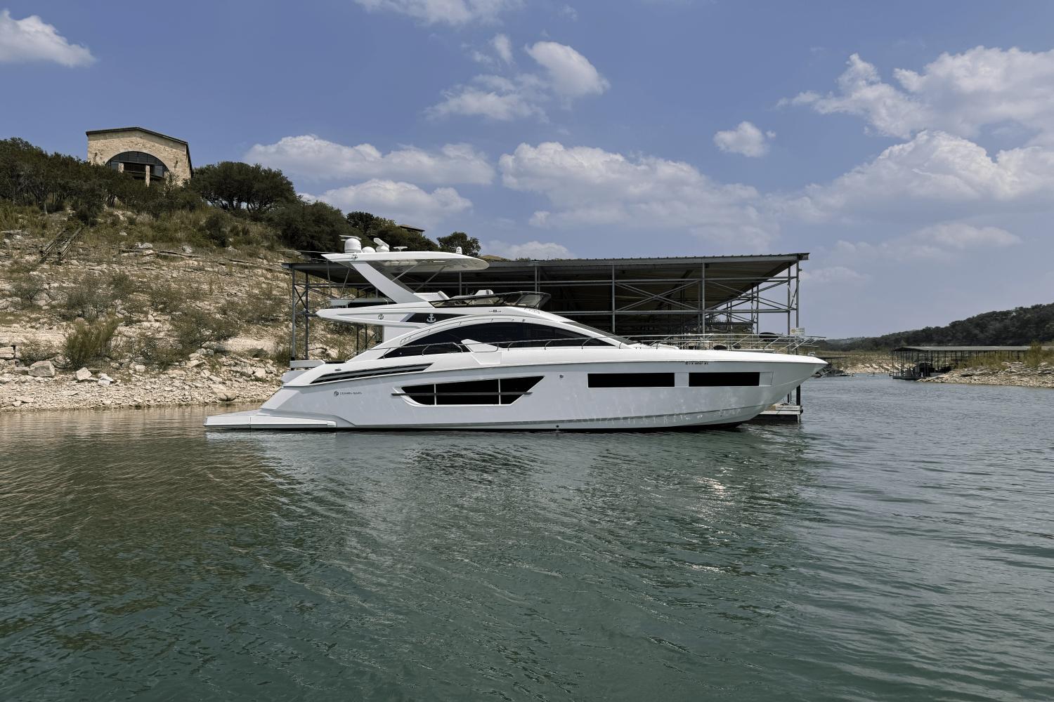2020 Cruisers Yachts 60 Fly