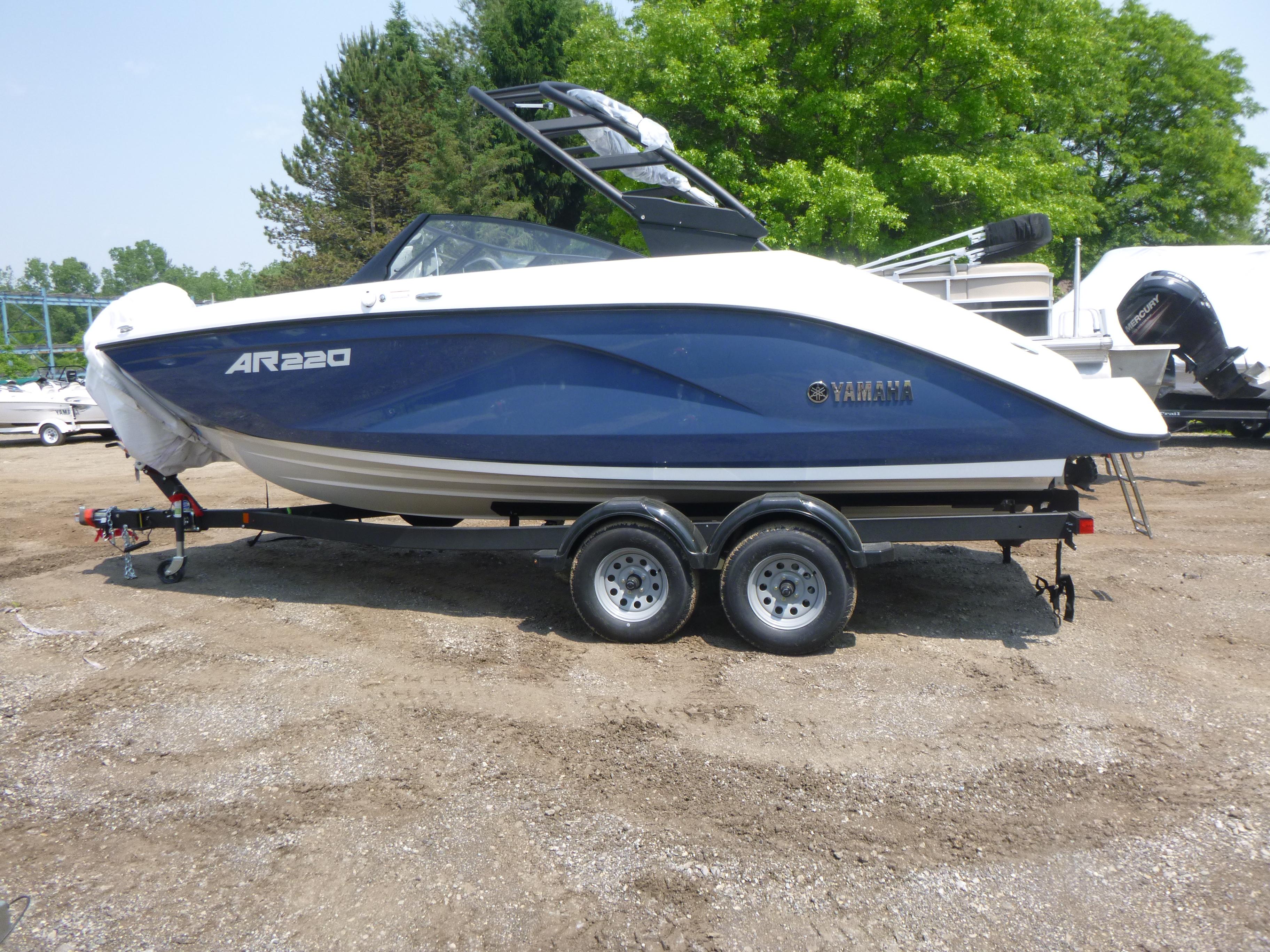 2025 Yamaha Boats AR220 Gallery