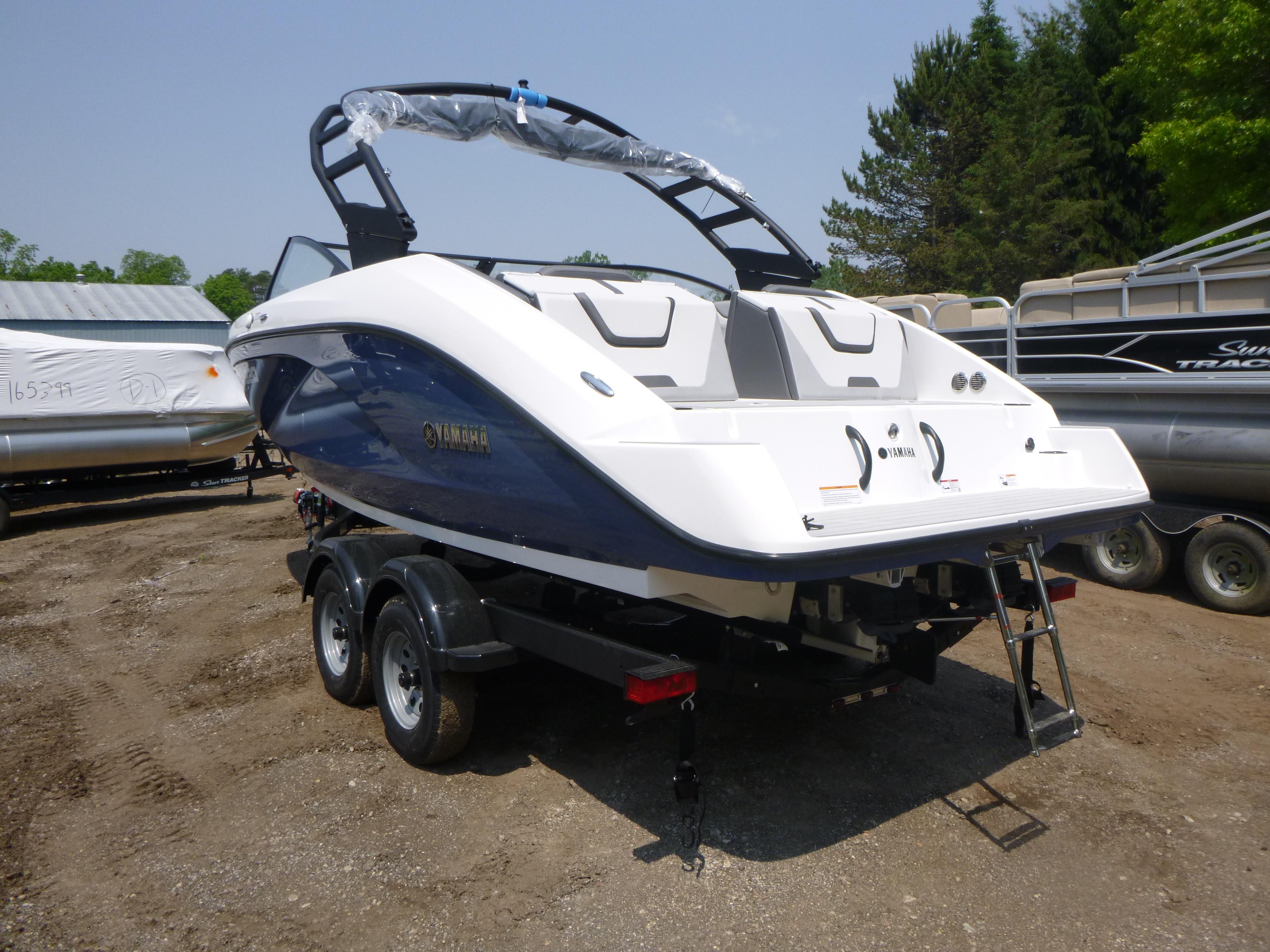 2025 Yamaha Boats AR220 Gallery