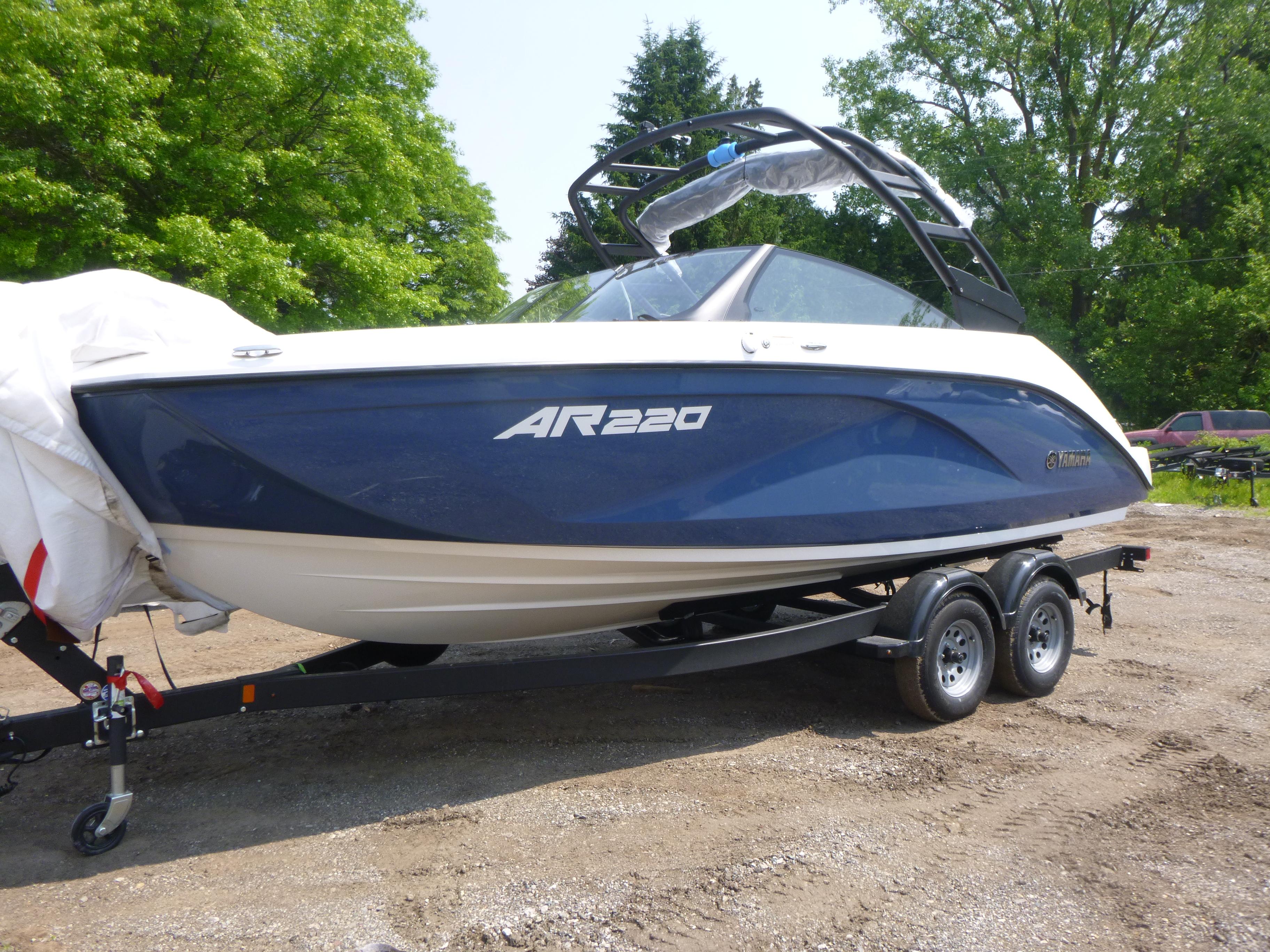 2025 Yamaha Boats AR220 Gallery