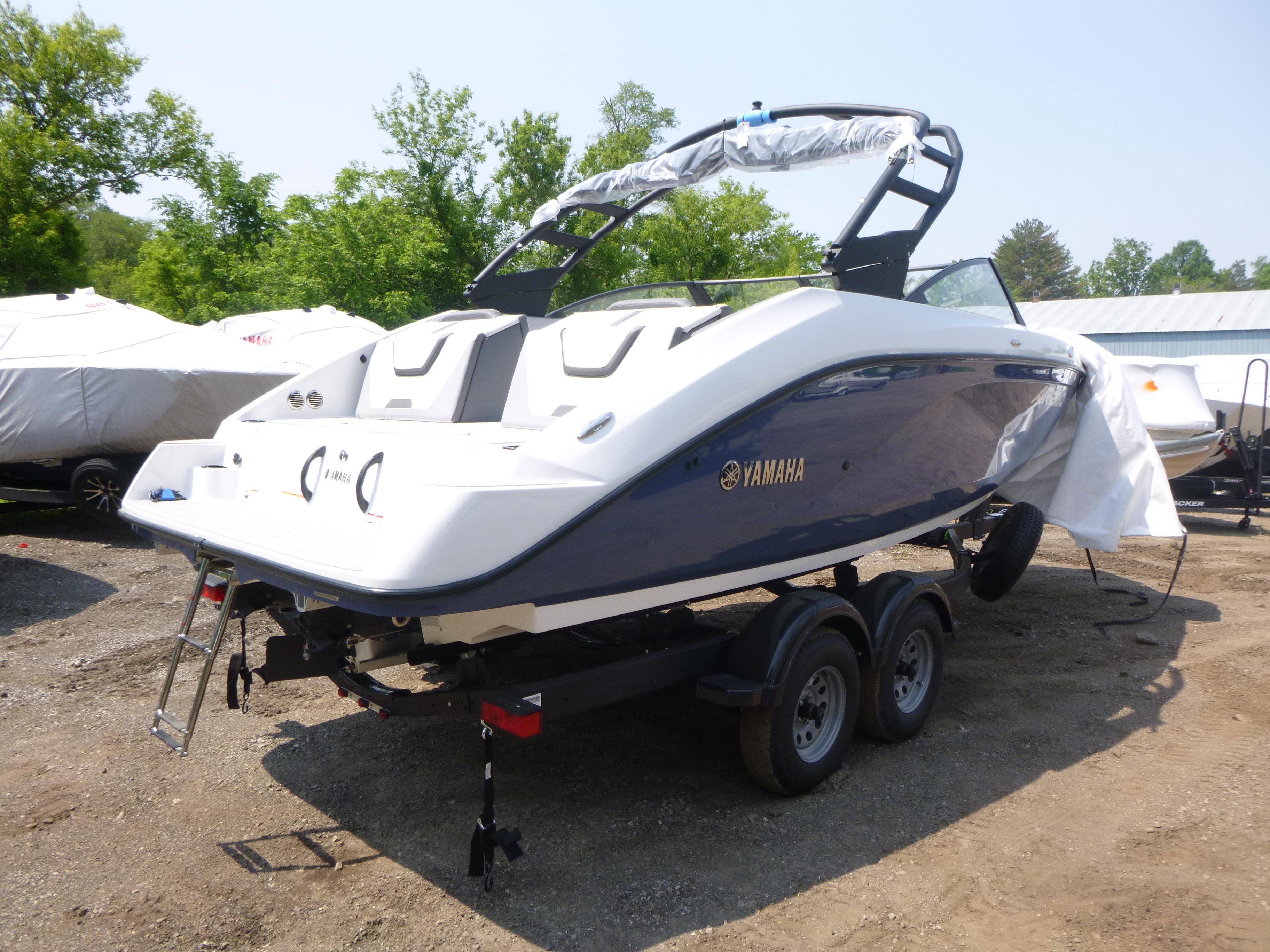 2025 Yamaha Boats AR220 Gallery