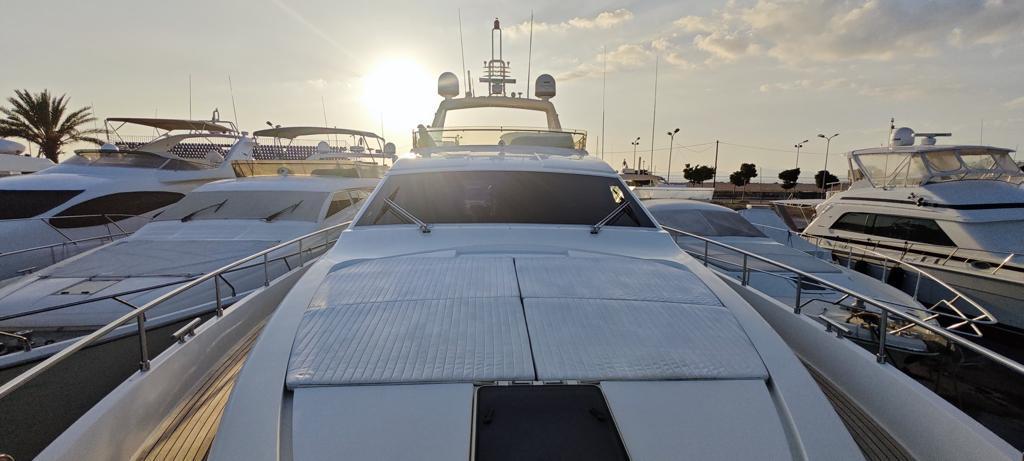 2006 Ferretti Yachts 830