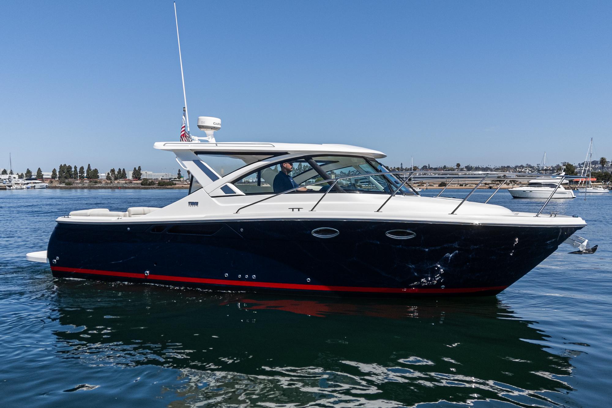 2018 Tiara Yachts 3100 Coronet #TBRM094F inventory image at Sun Country Marine Group, San Diego Harbor Island 2018 Tiara Yachts 3100 Coronet #TBRM094F inventory image at Sun Country Marine Group, San Diego Harbor Island