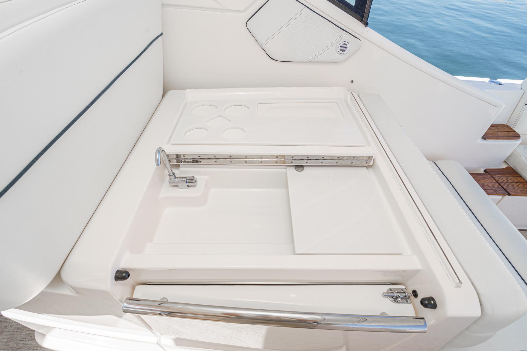 2018 Tiara Yachts 3100 Coronet #TBRM094F inventory image at Sun Country Marine Group, San Diego Harbor Island 2018 Tiara Yachts 3100 Coronet #TBRM094F inventory image at Sun Country Marine Group, San Diego Harbor Island