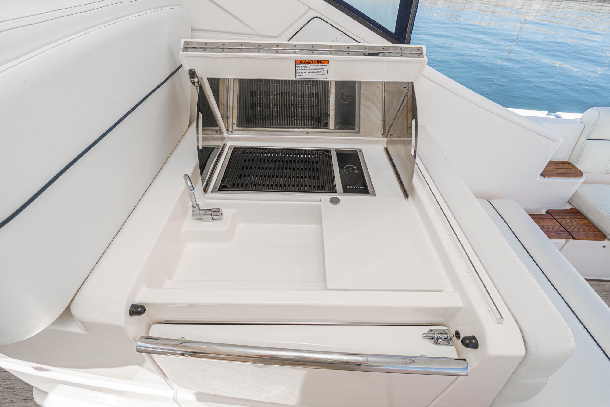 2018 Tiara Yachts 3100 Coronet #TBRM094F inventory image at Sun Country Marine Group, San Diego Harbor Island 2018 Tiara Yachts 3100 Coronet #TBRM094F inventory image at Sun Country Marine Group, San Diego Harbor Island