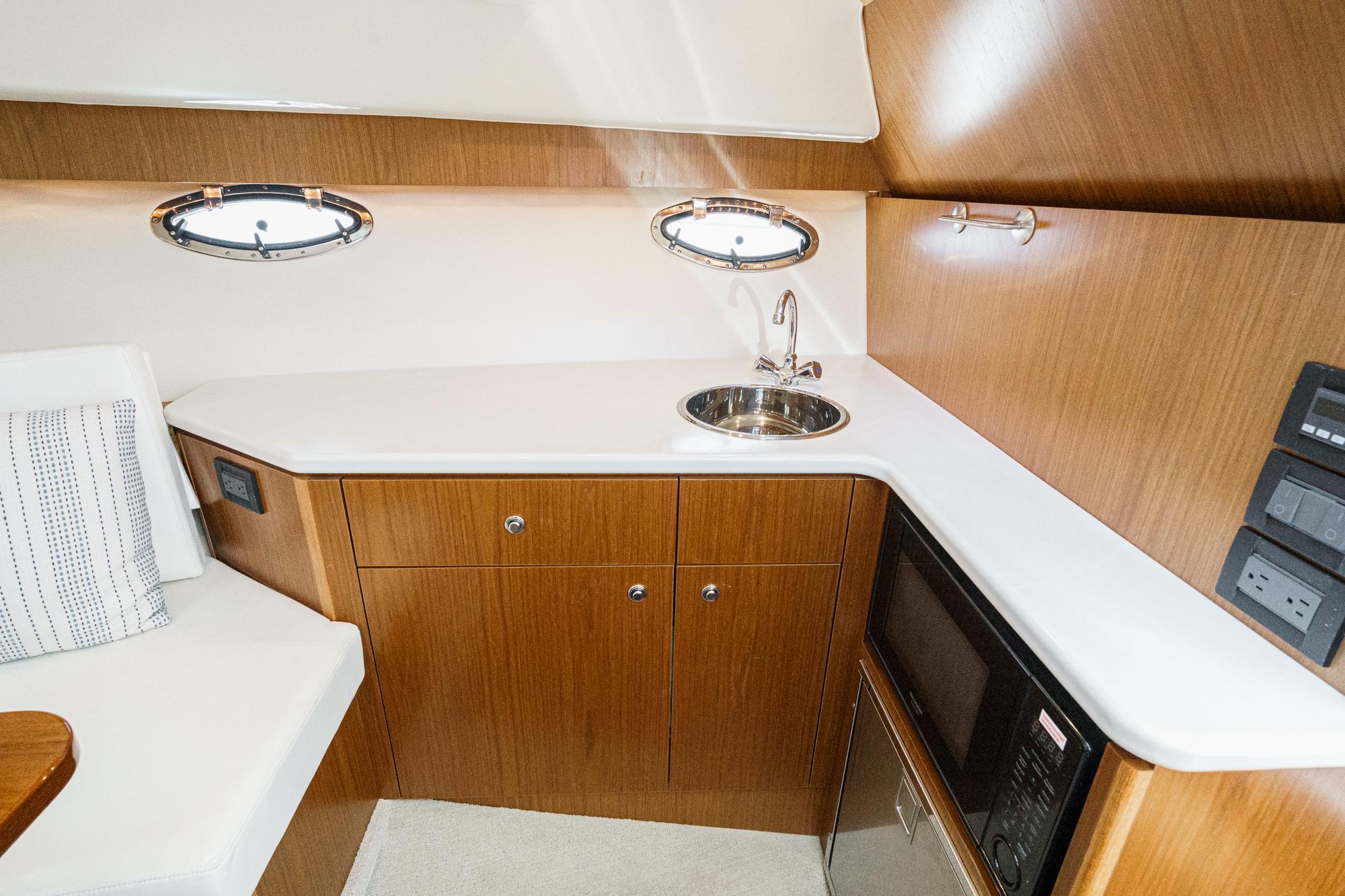 2018 Tiara Yachts 3100 Coronet #TBRM094F inventory image at Sun Country Marine Group, San Diego Harbor Island 2018 Tiara Yachts 3100 Coronet #TBRM094F inventory image at Sun Country Marine Group, San Diego Harbor Island