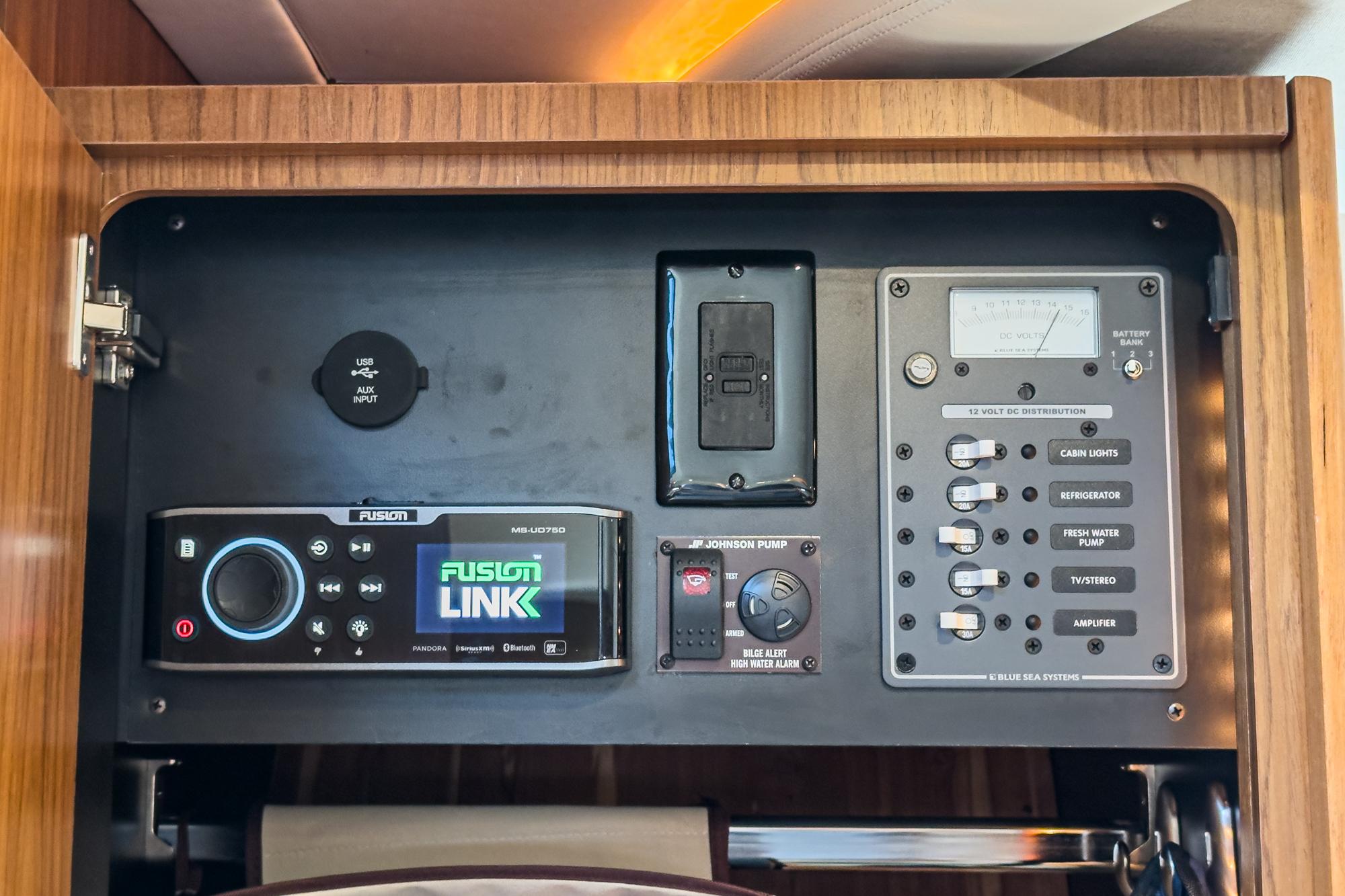 2018 Tiara Yachts 3100 Coronet #TBRM094F inventory image at Sun Country Marine Group, San Diego Harbor Island 2018 Tiara Yachts 3100 Coronet #TBRM094F inventory image at Sun Country Marine Group, San Diego Harbor Island