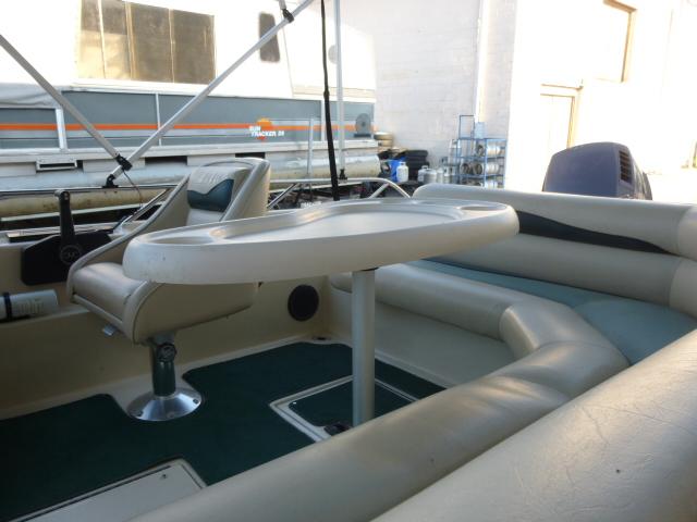 2000 SeaArk Sunstar 21 boat interior with seating and table setup.